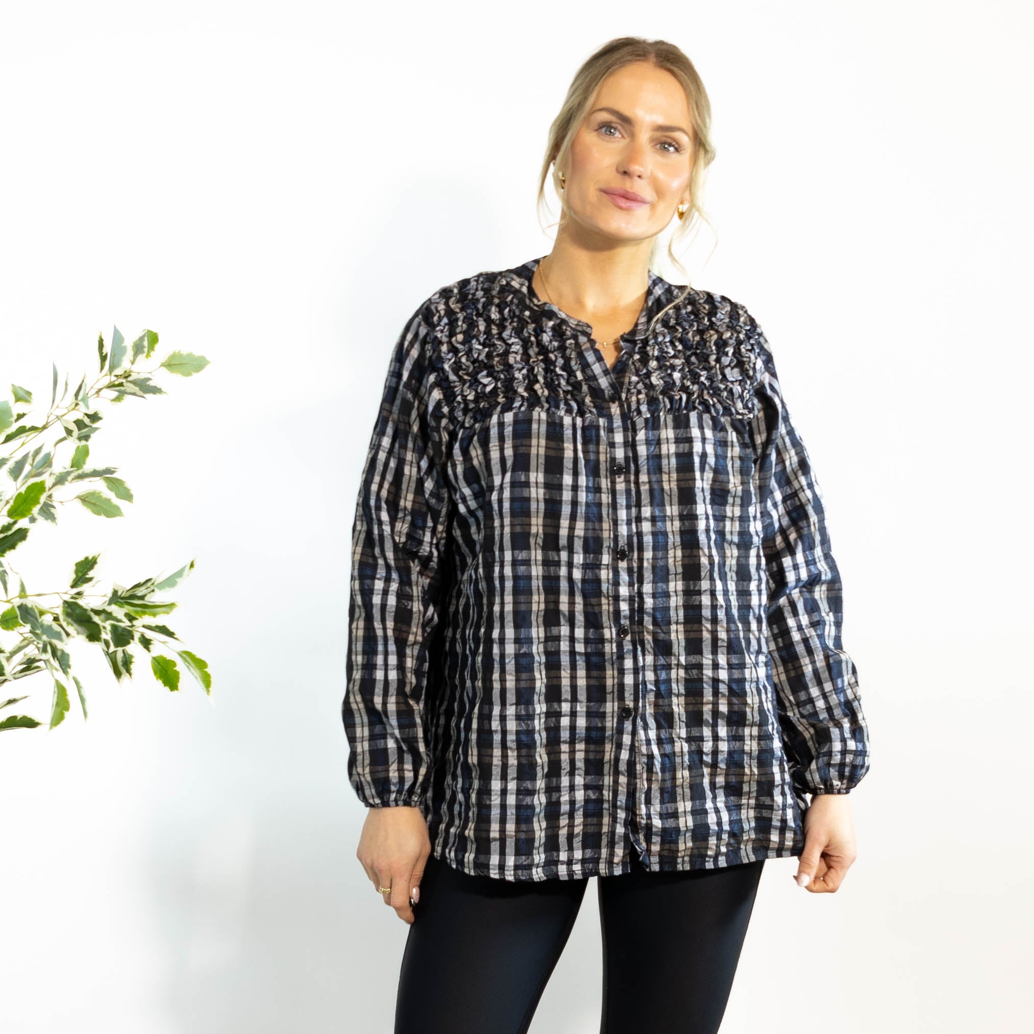 Gertrud ternet bluse, Sort