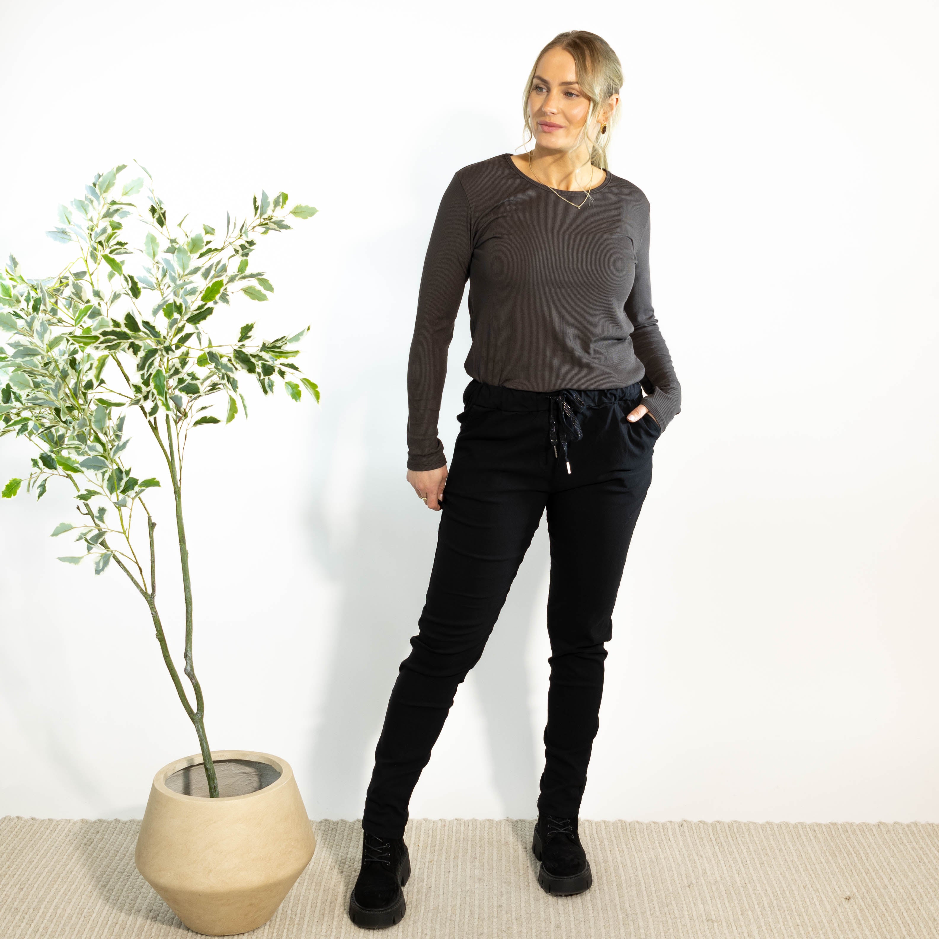 Krista bengaline bukser, Sort