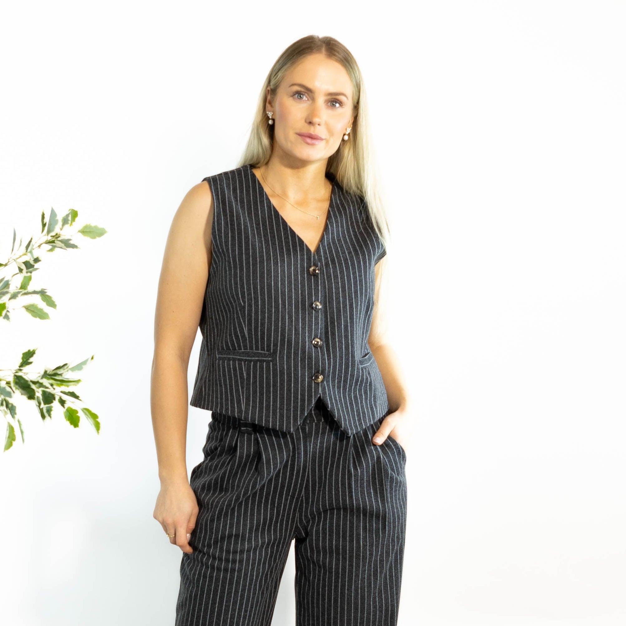 Janis stribet vest, Grå