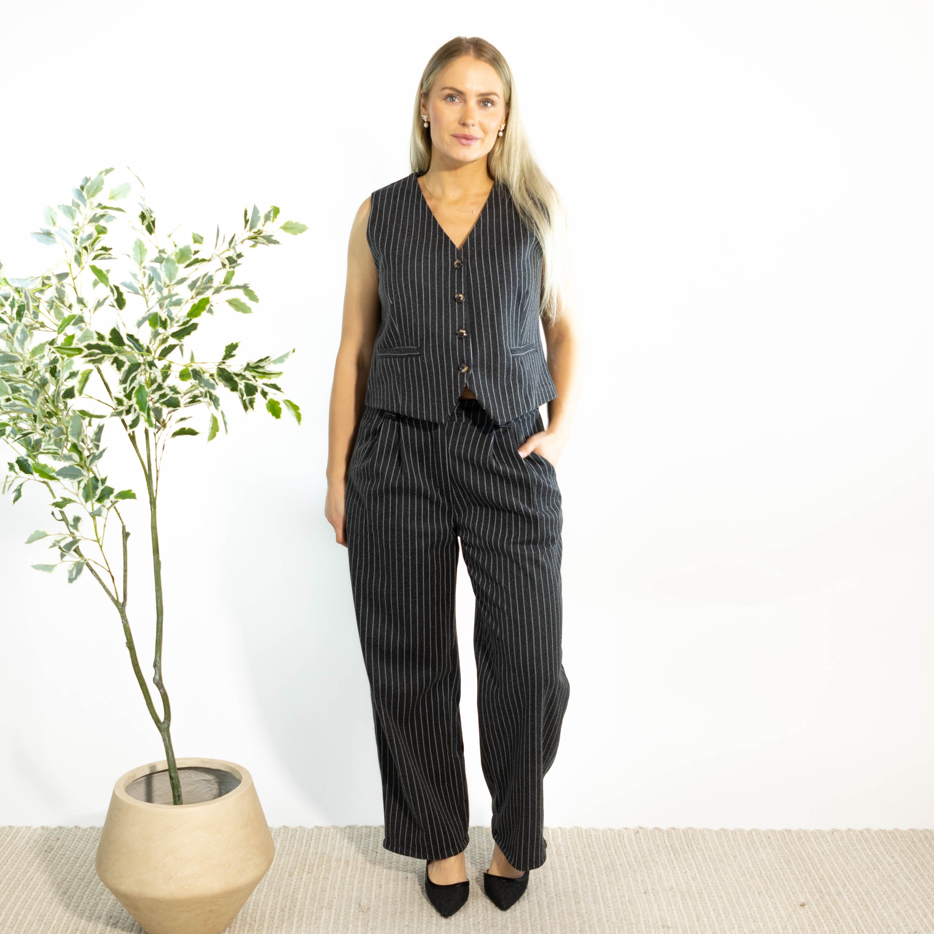 Janis stribet vest, Grå