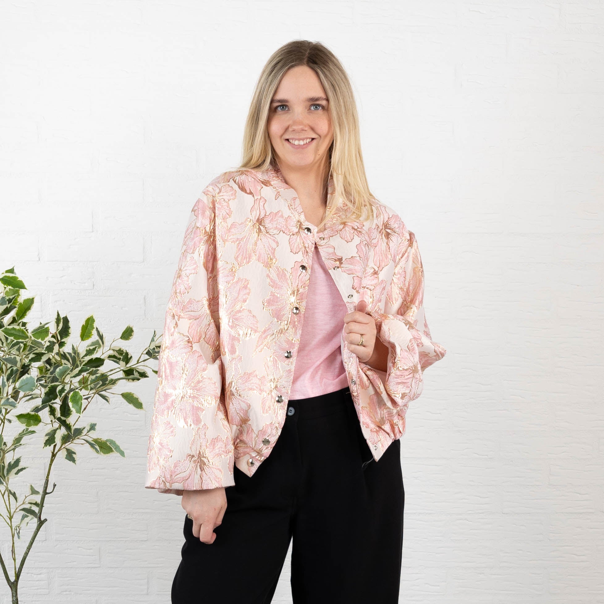 Hepburn jakke, Lyserød