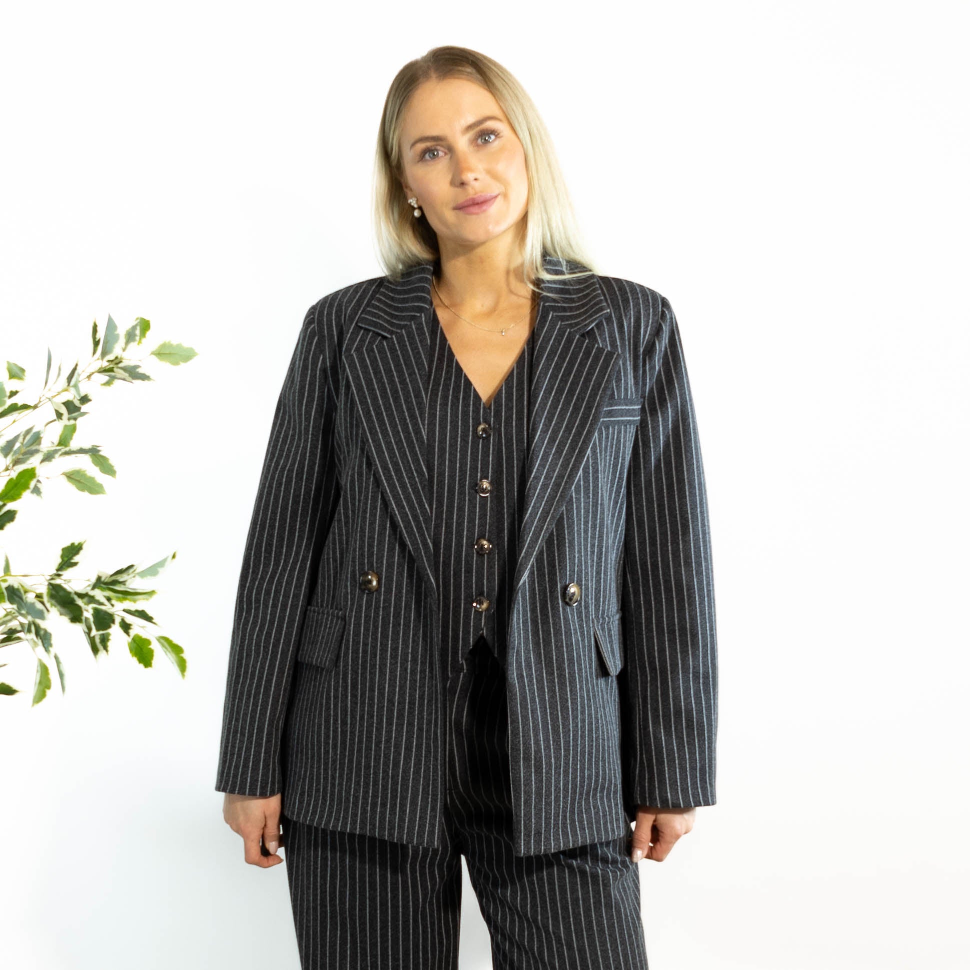 Lora stribet habitjakke, Grå