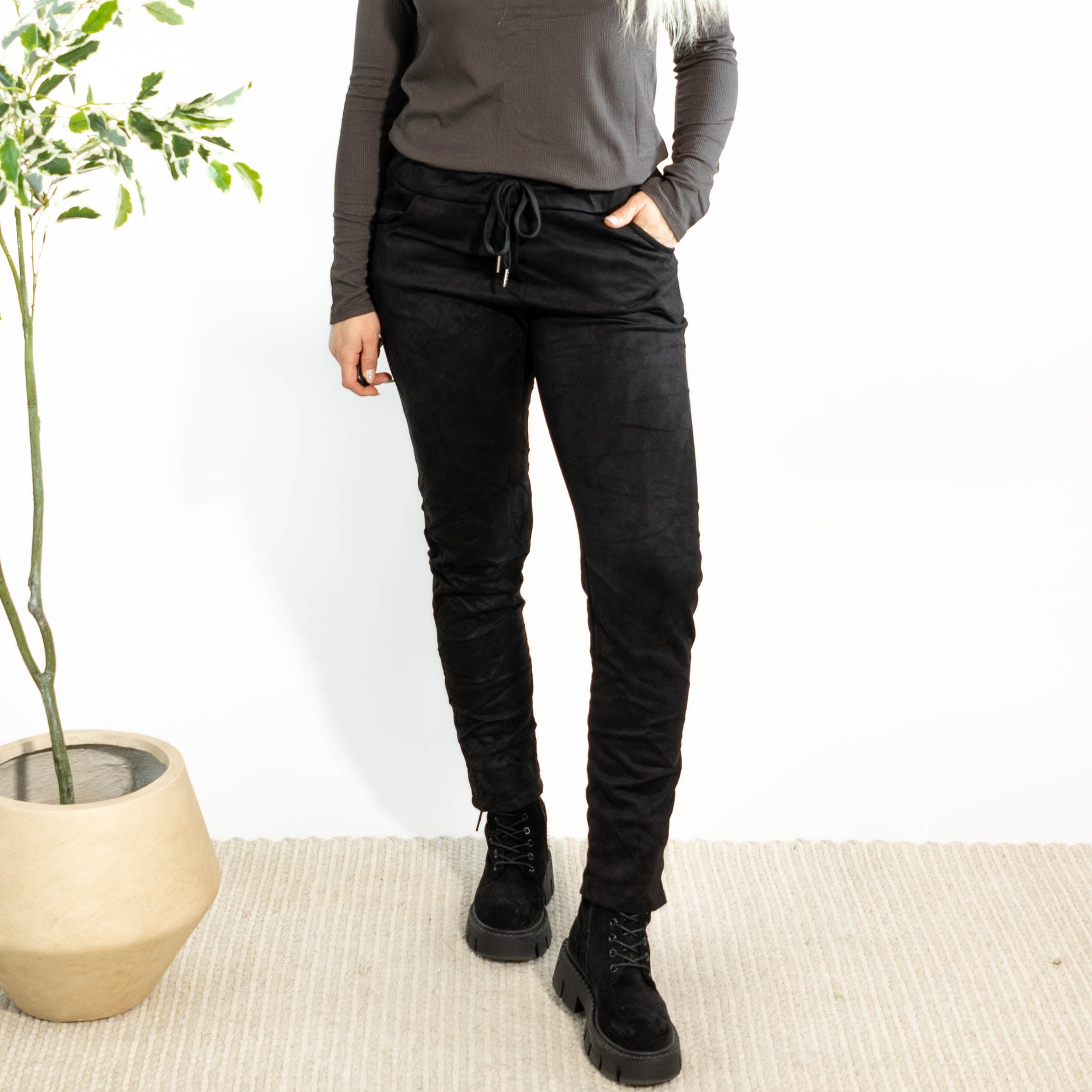 Nikki vegan bukser, Sort