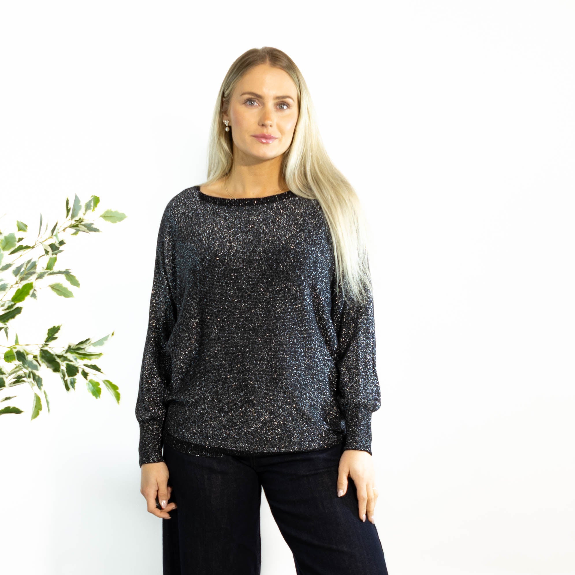 Toni batwing strik, Sort