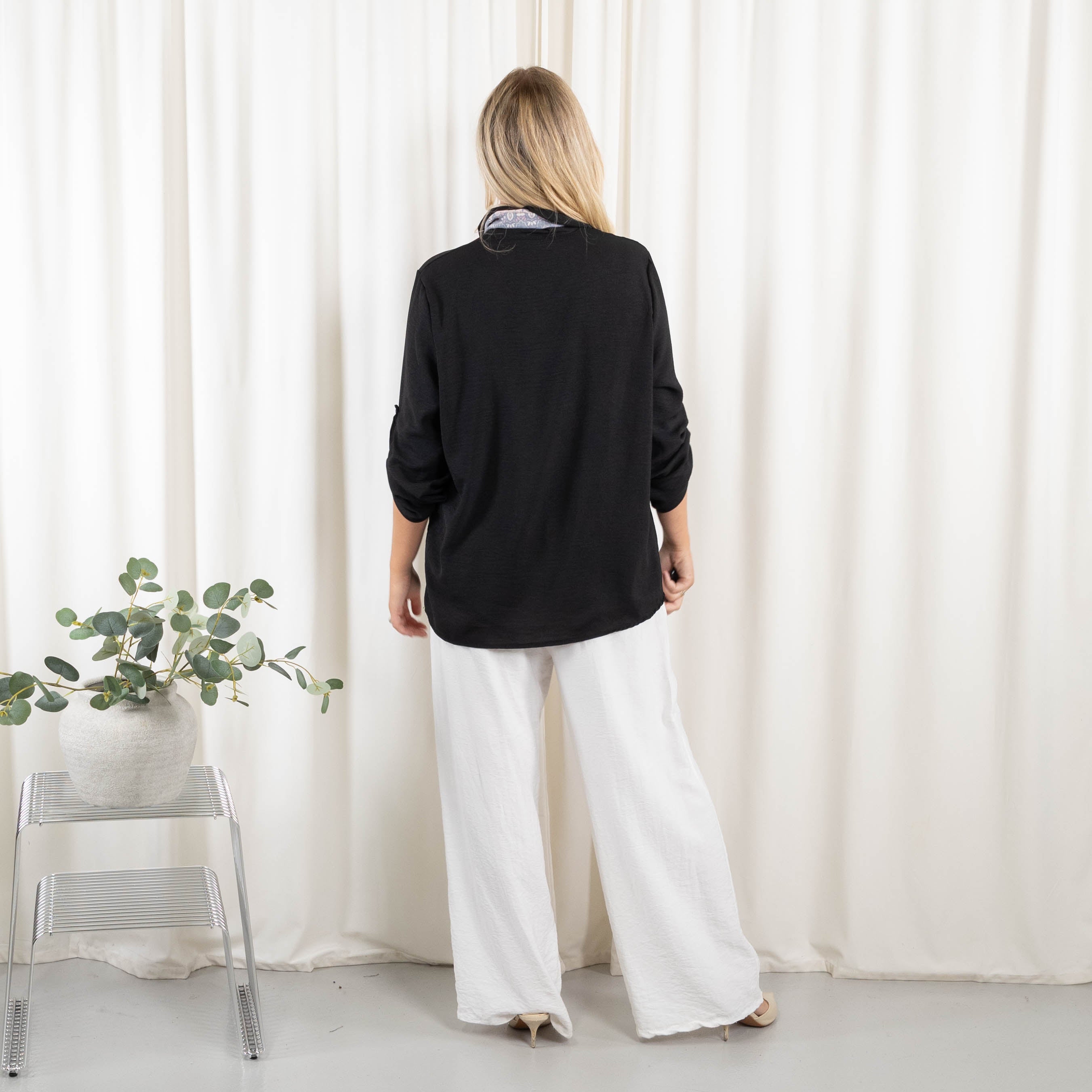 Karina overdel, Sort