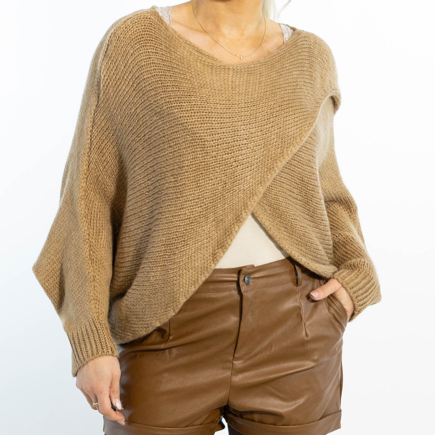 Antonia poncho, Camel