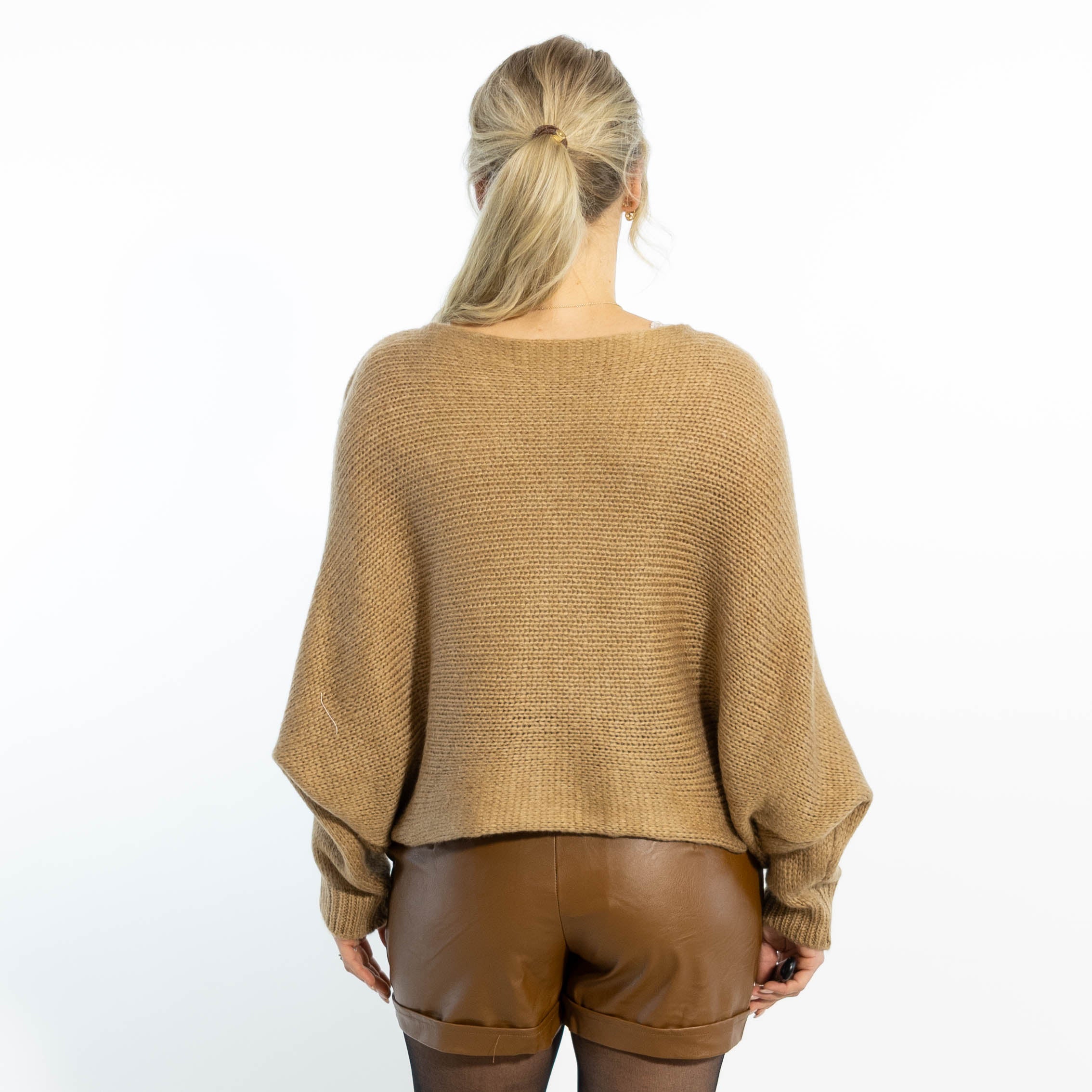 Antonia poncho, Camel