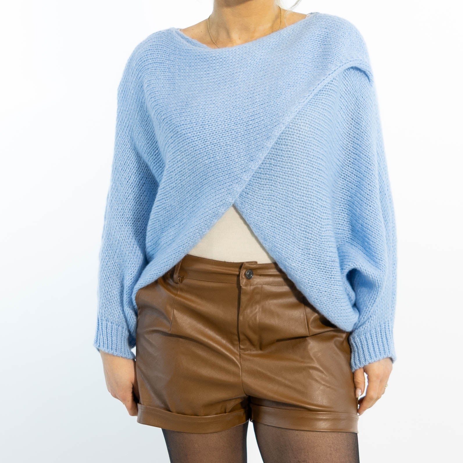 Antonia poncho, Lyseblå