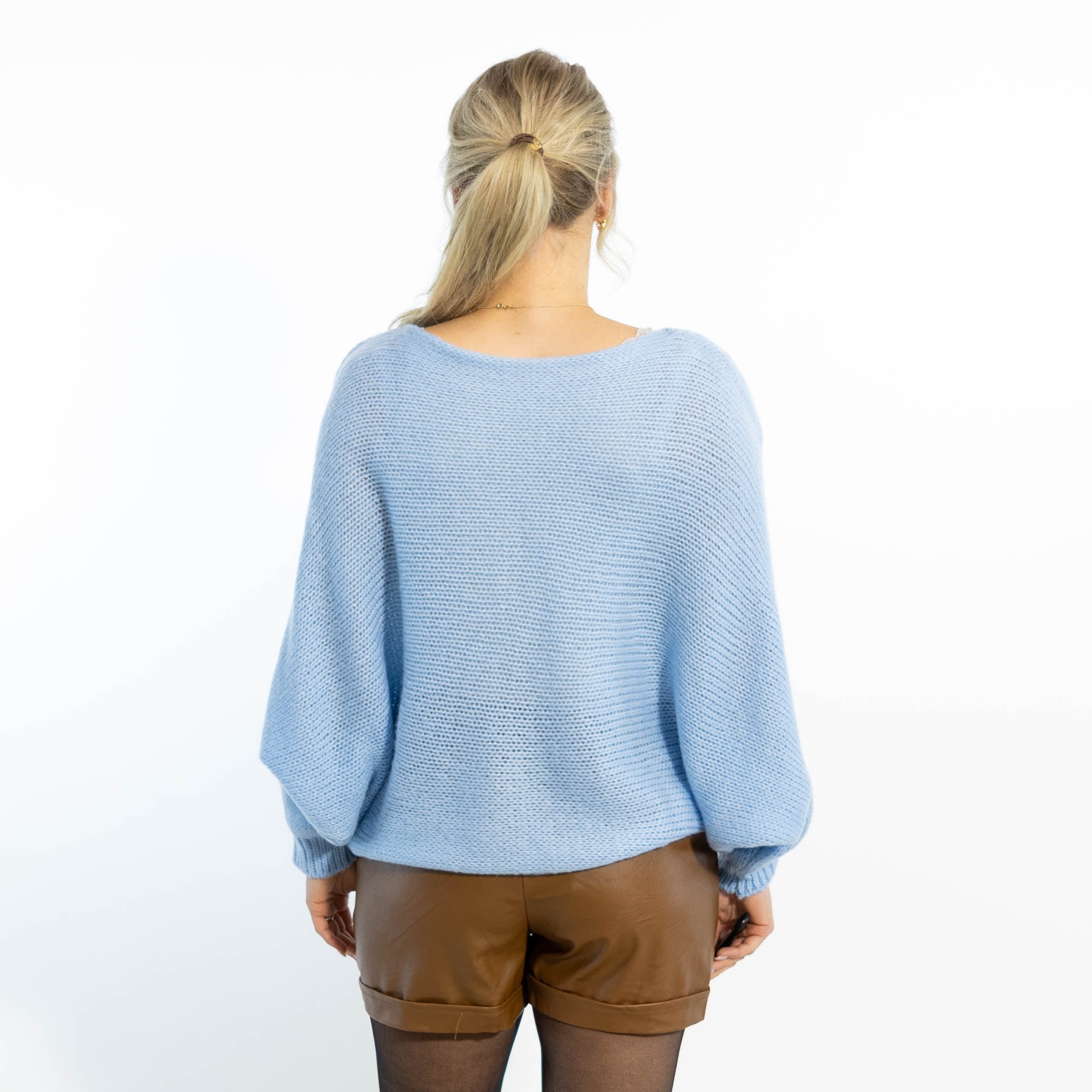 Antonia poncho, Lyseblå