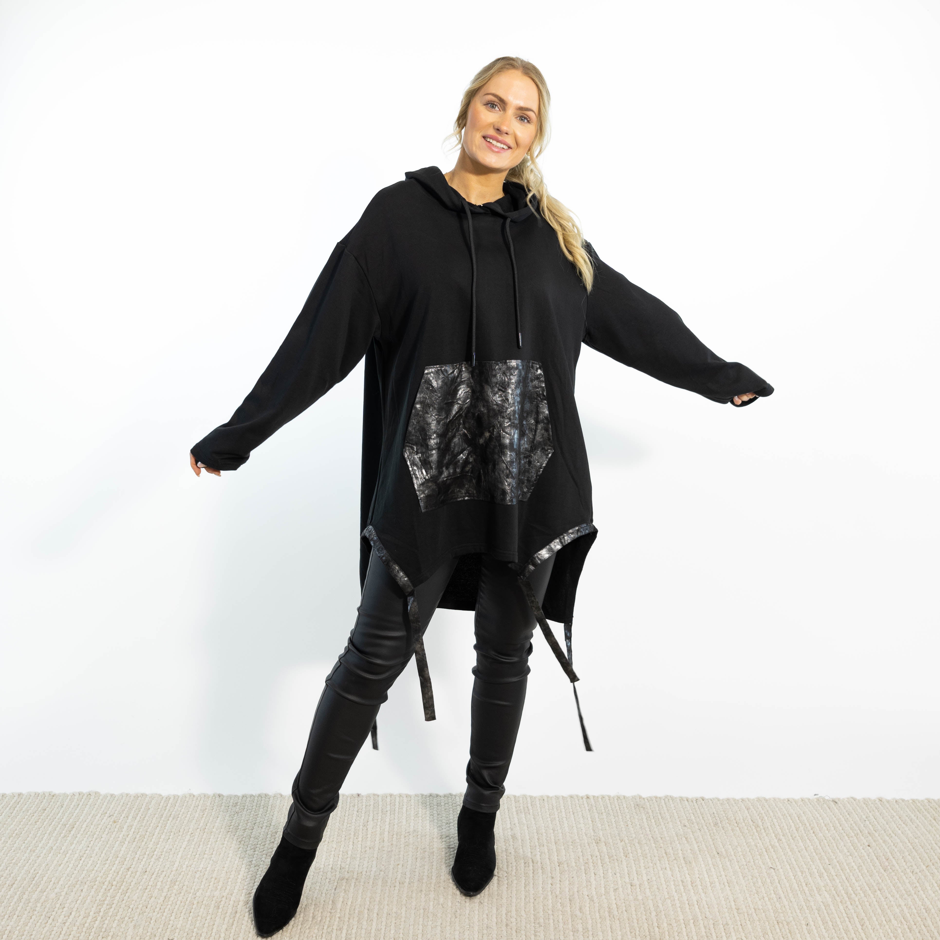 Tena sweatshirt m. hoodie, Sort