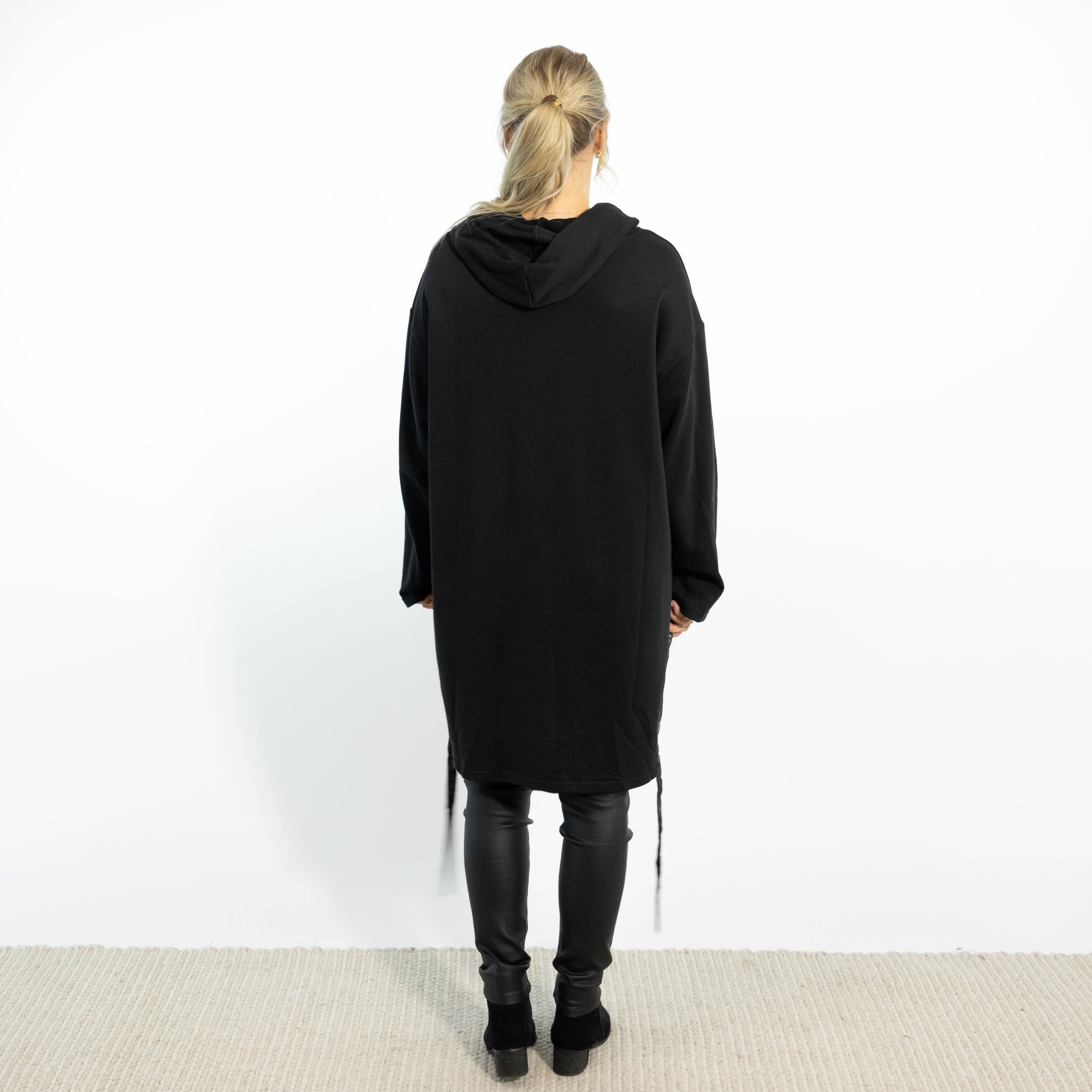 Tena sweatshirt m. hoodie, Sort