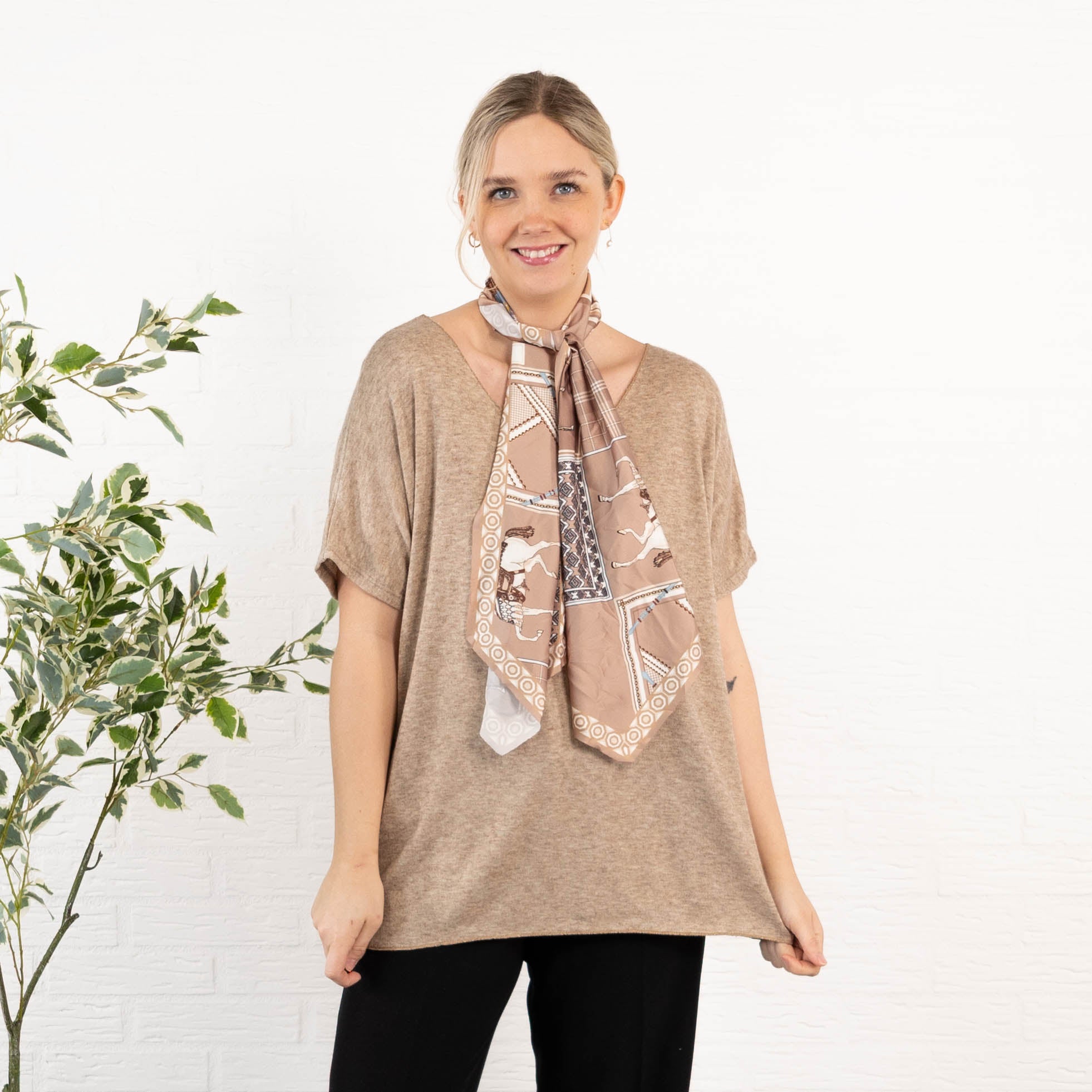 Scarlet strik, Taupe