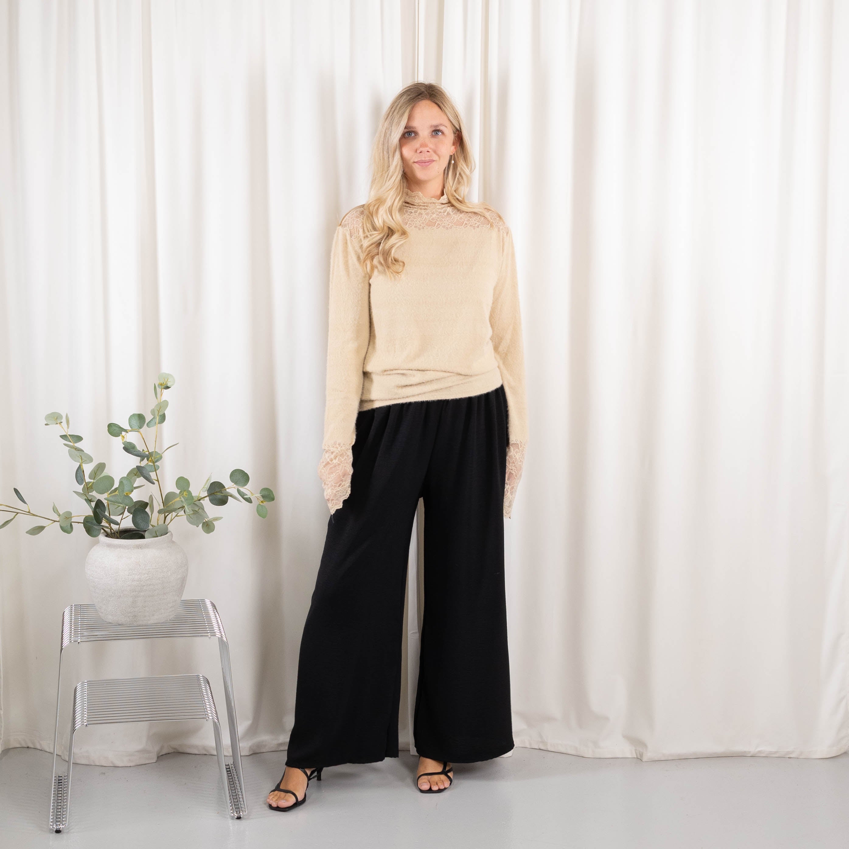 Jill overdel, Beige
