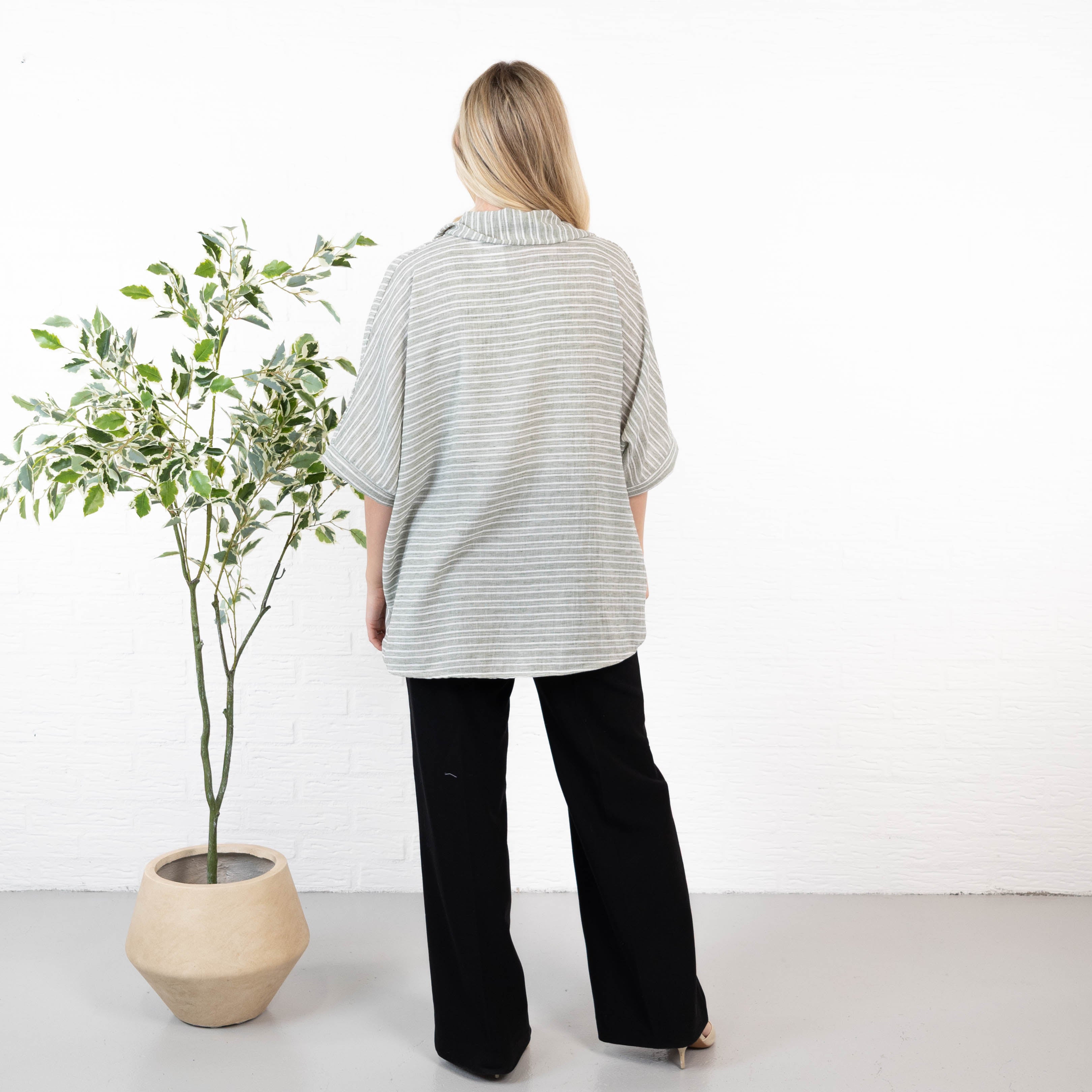 Chrisy overdel, Khaki