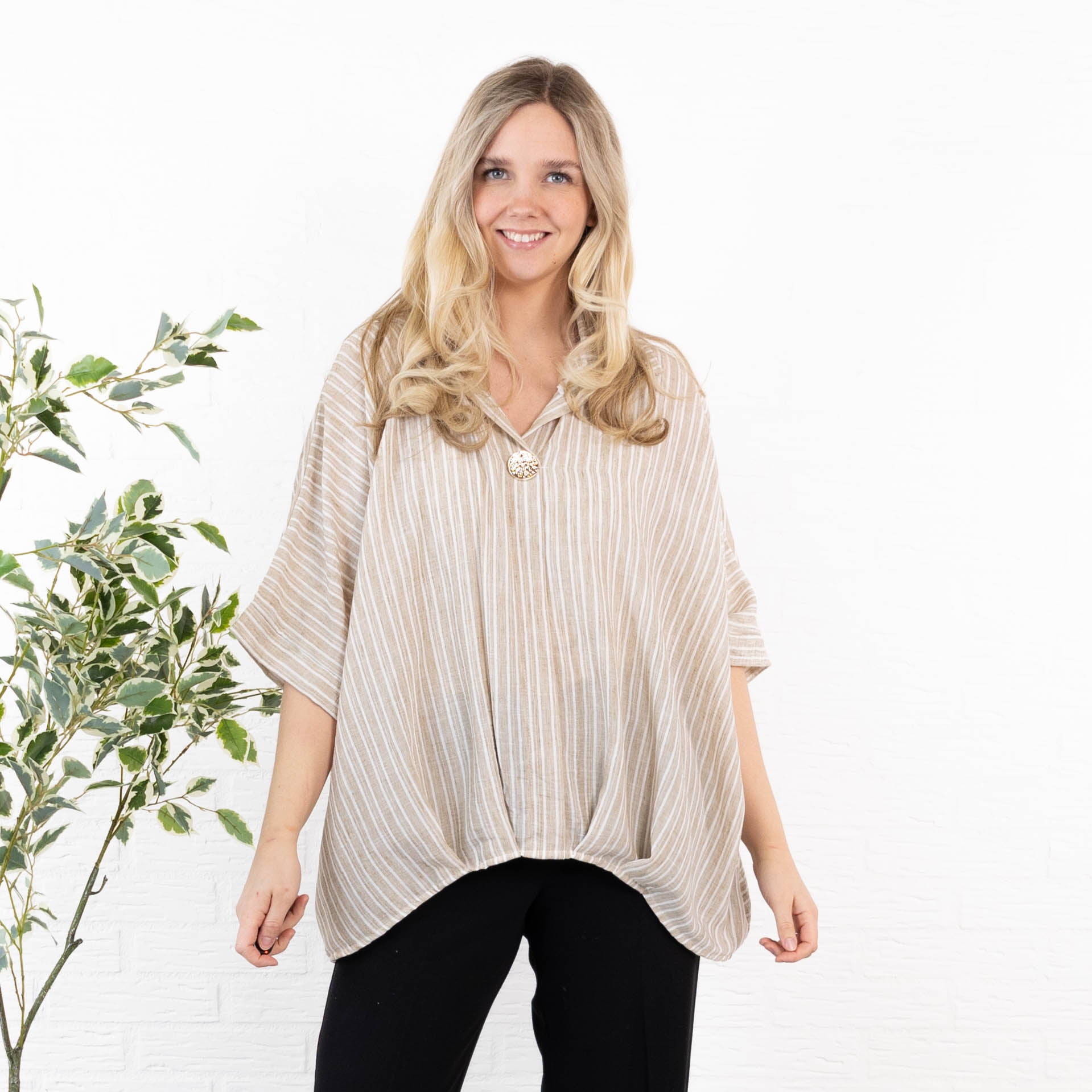 Chrisy overdel, Taupe