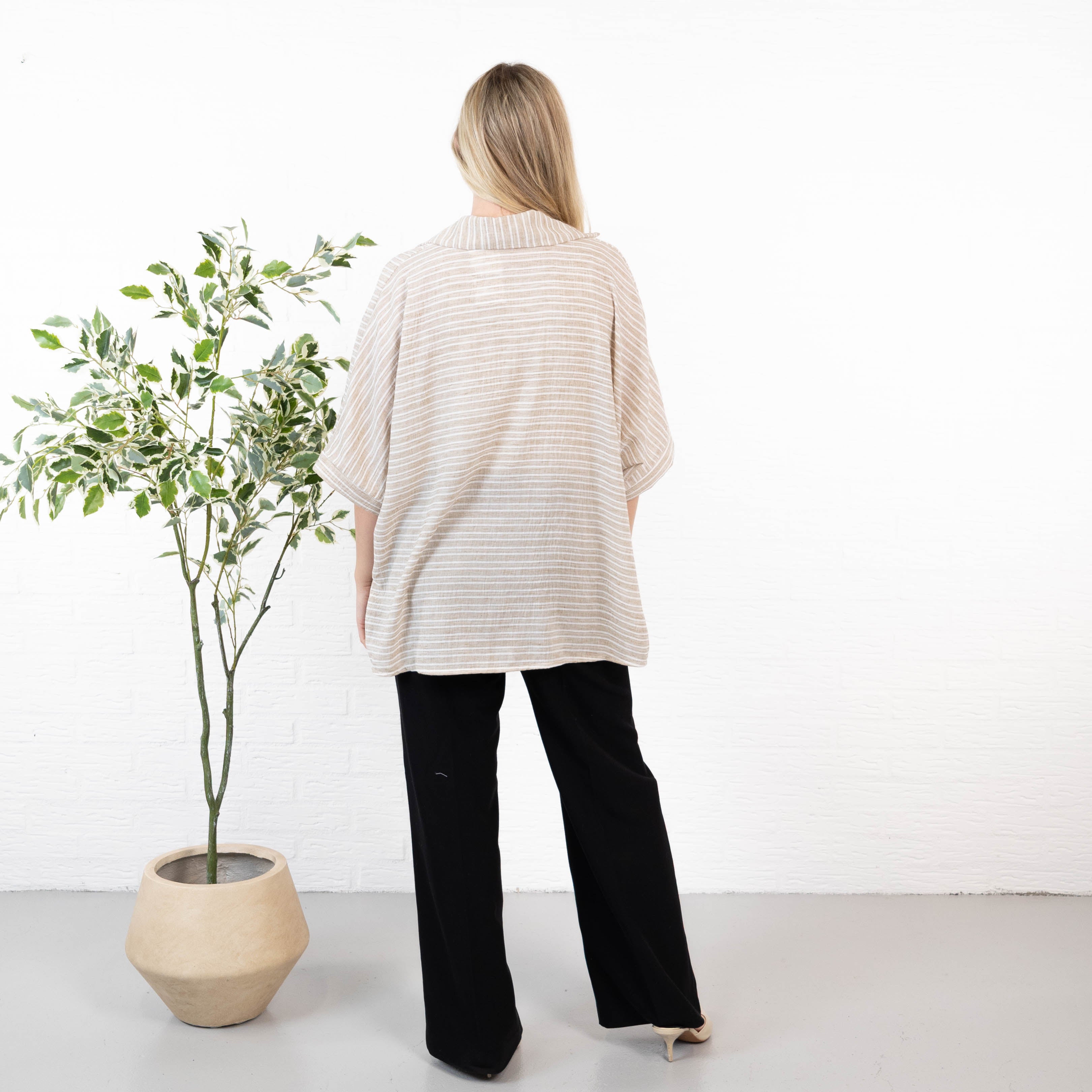 Chrisy overdel, Taupe