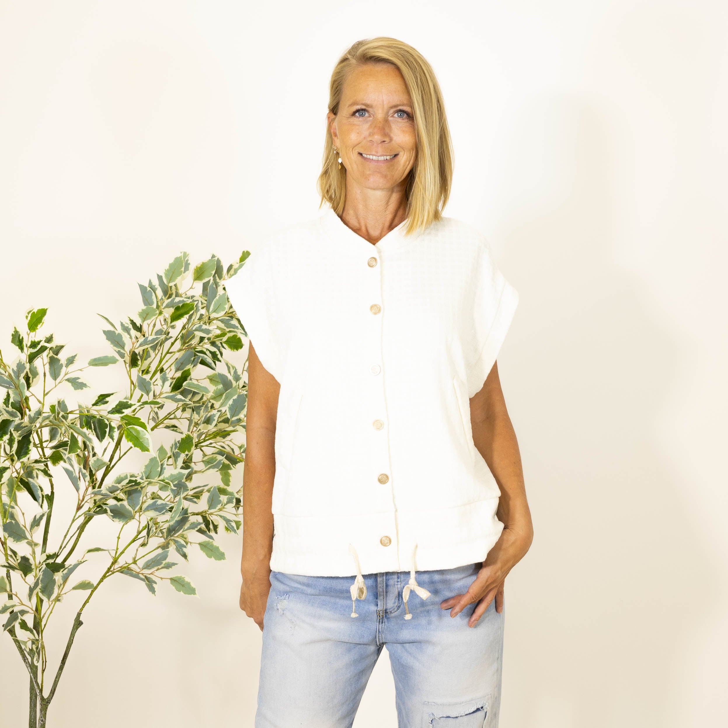 Amanda ternet vest, Råhvid