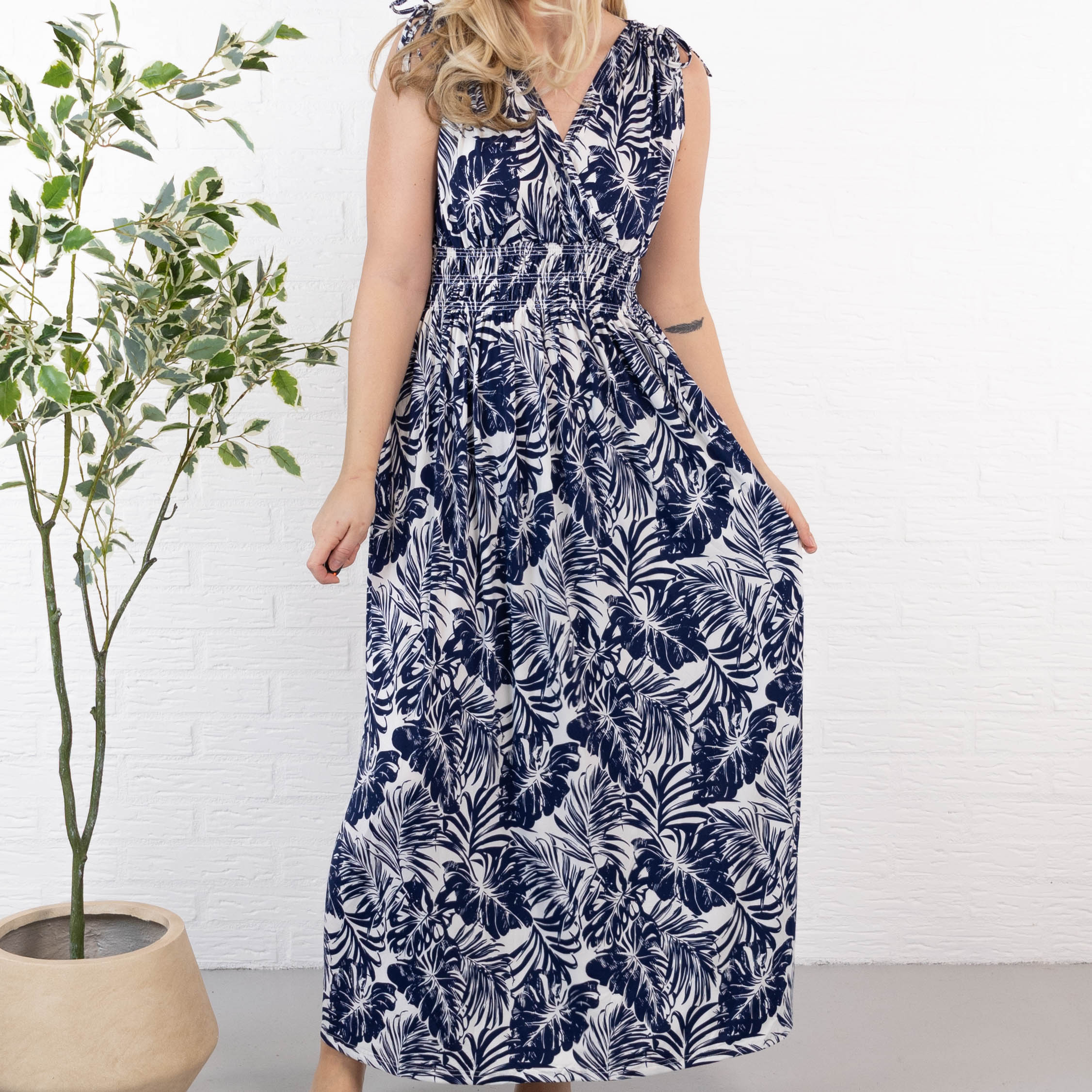Helga kjole, Navy