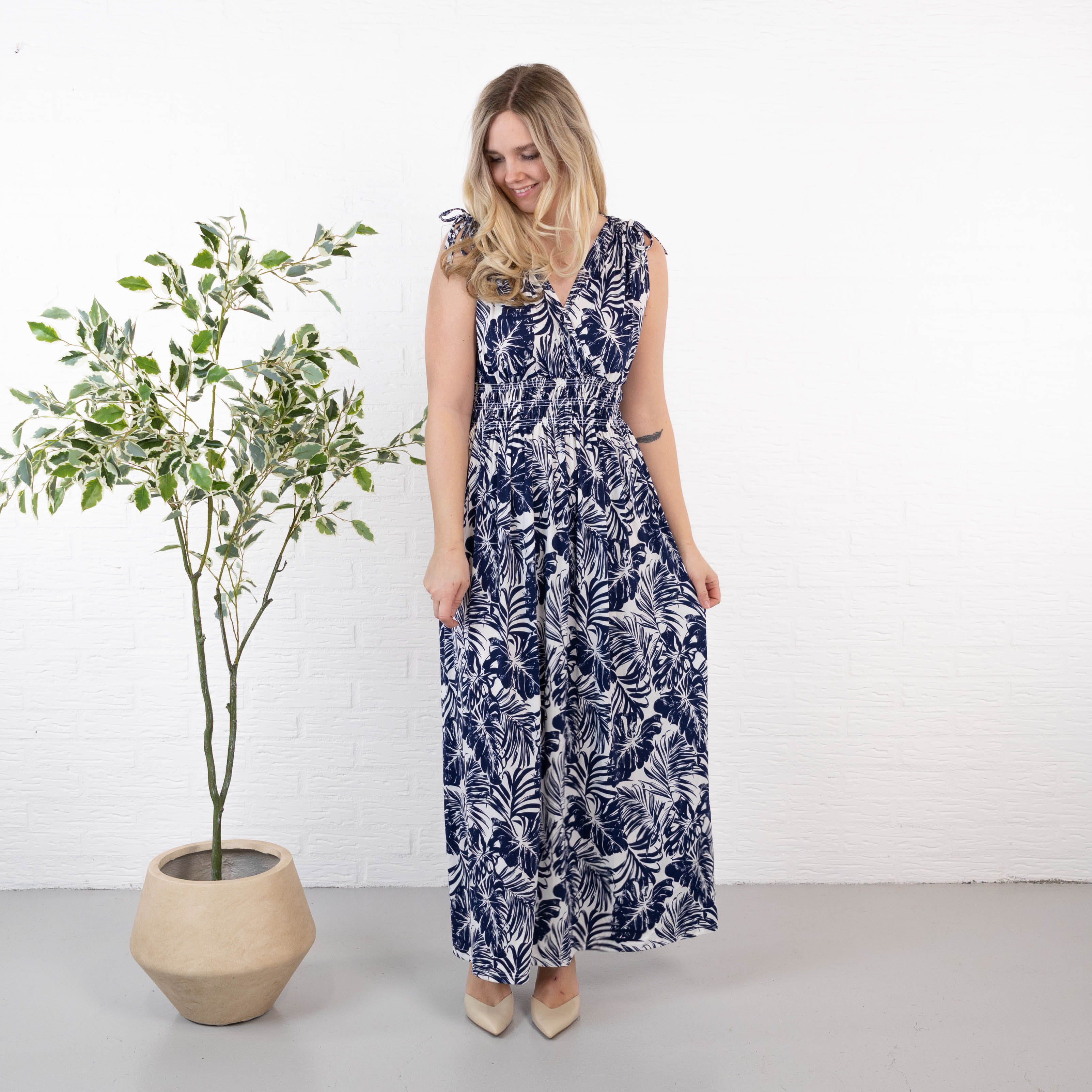 Helga kjole, Navy