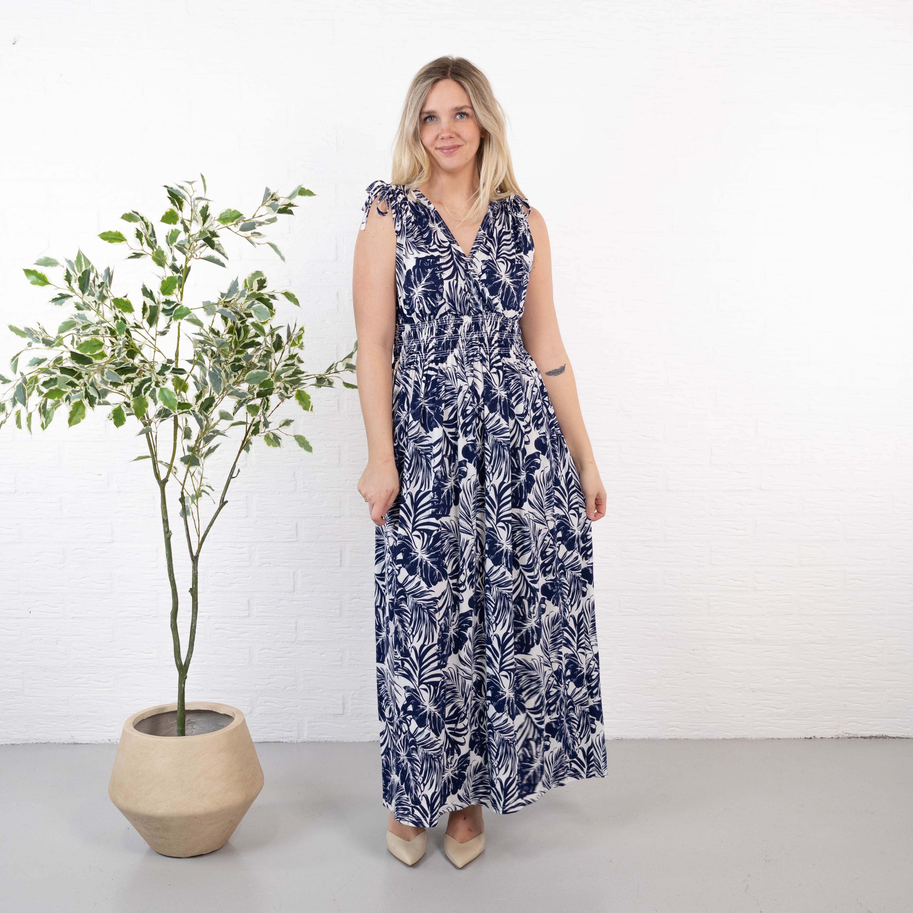 Helga kjole, Navy