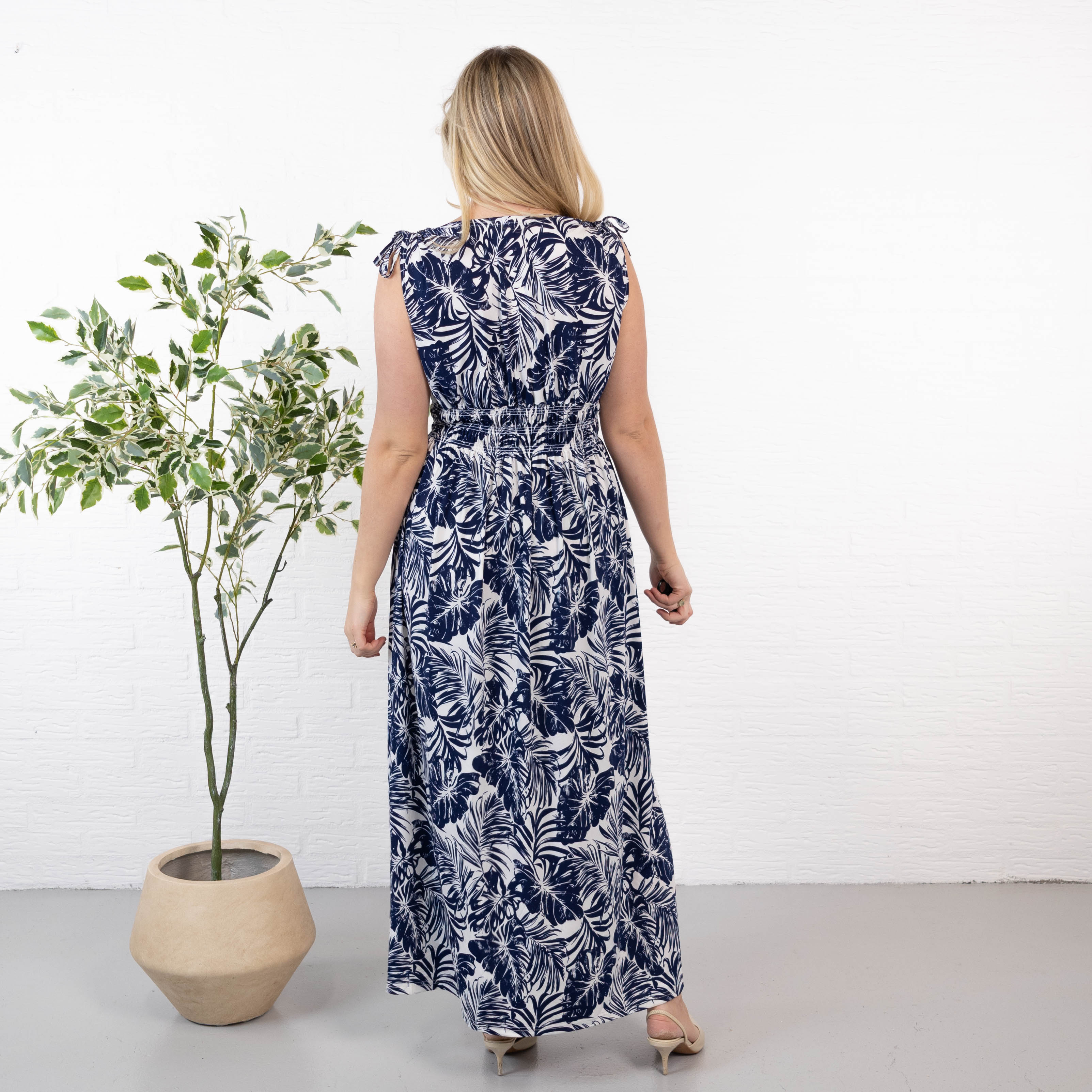 Helga kjole, Navy