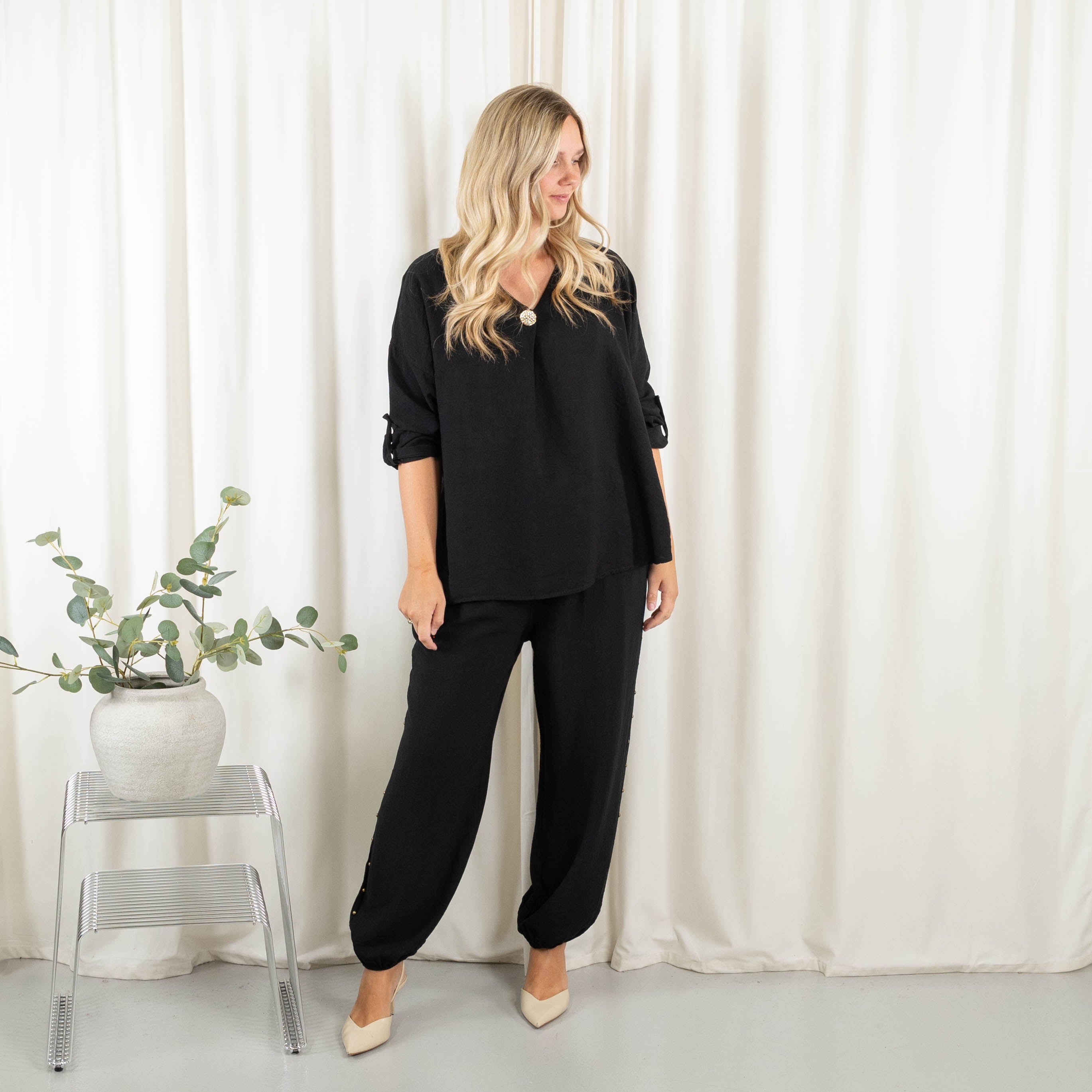 Stacy overdel, Sort