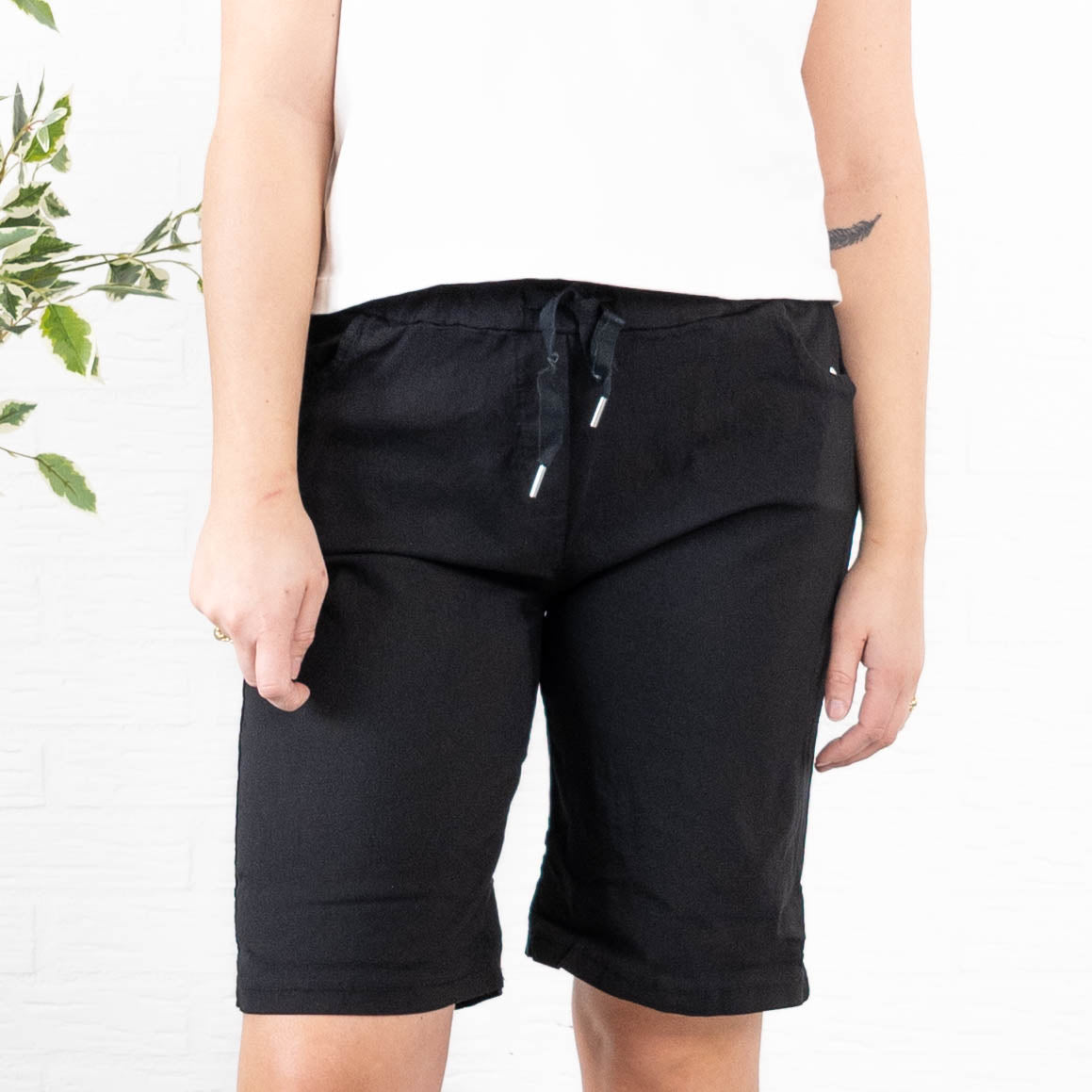 Milly shorts, Sort