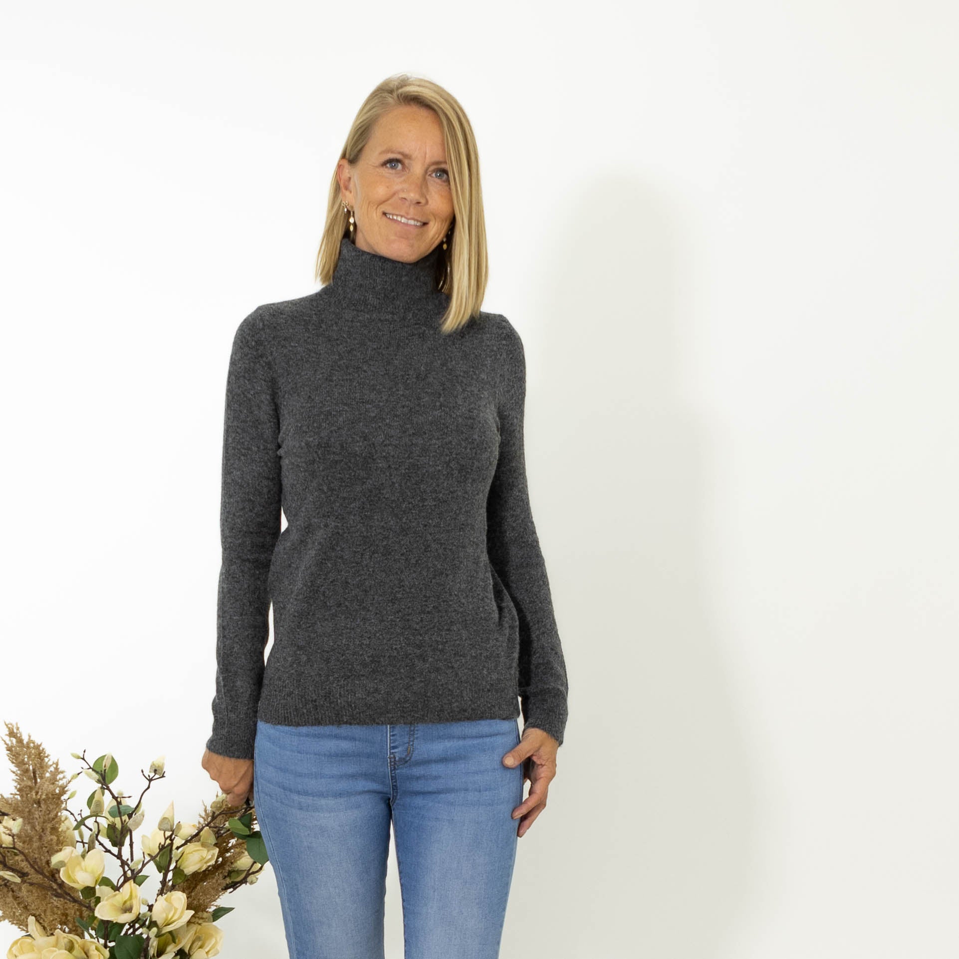 Lina rullekrave strik, Mørkegrå