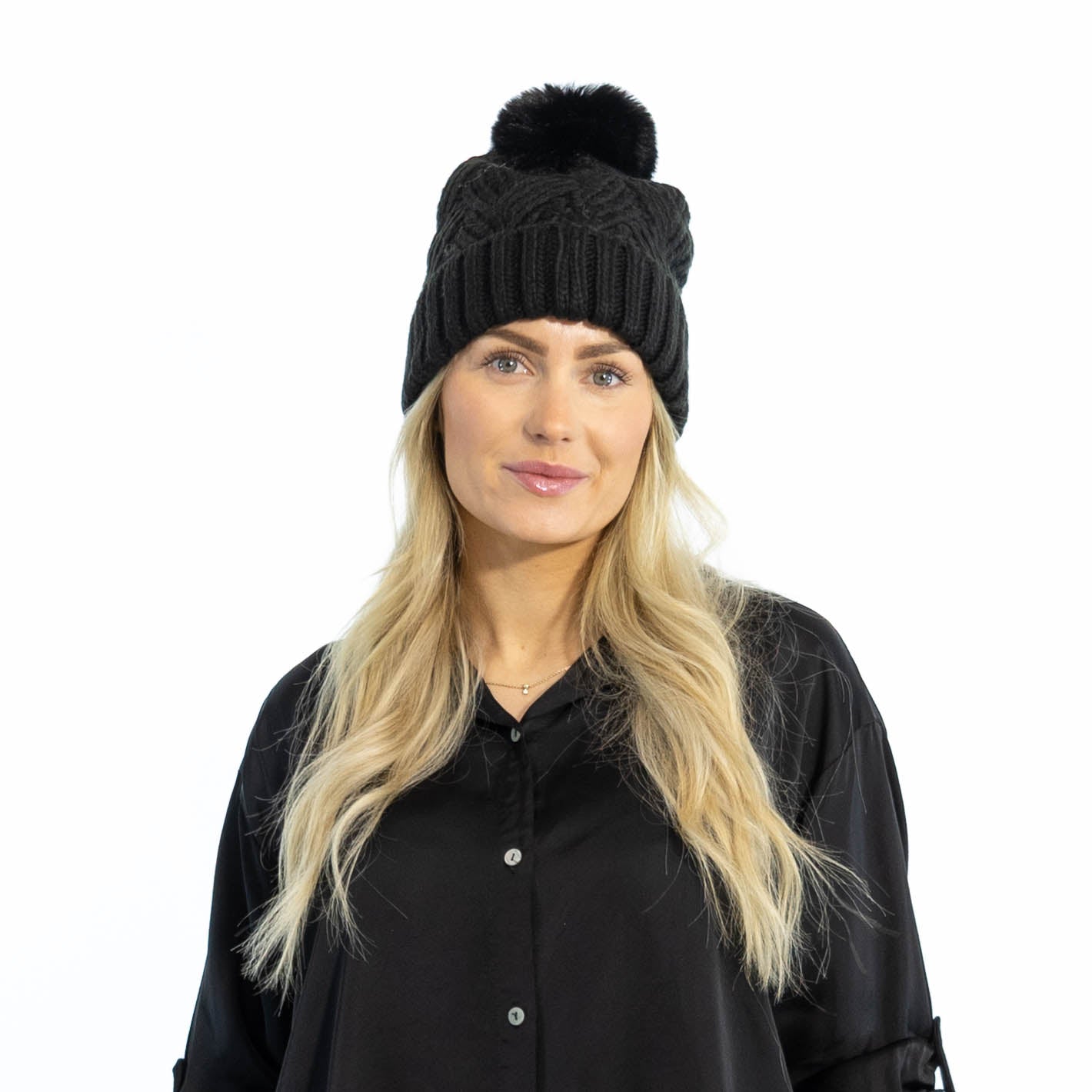 Sari grovstrikket hue, Sort