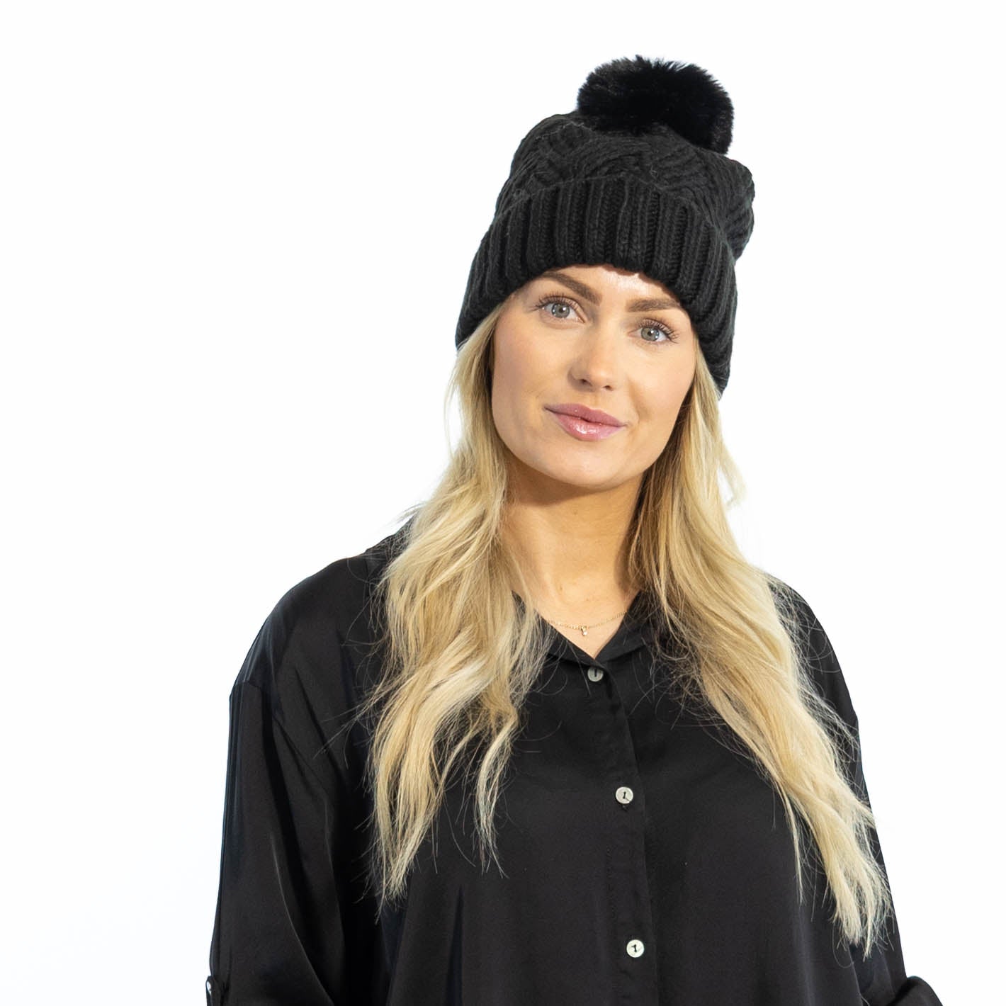 Sari grovstrikket hue, Sort