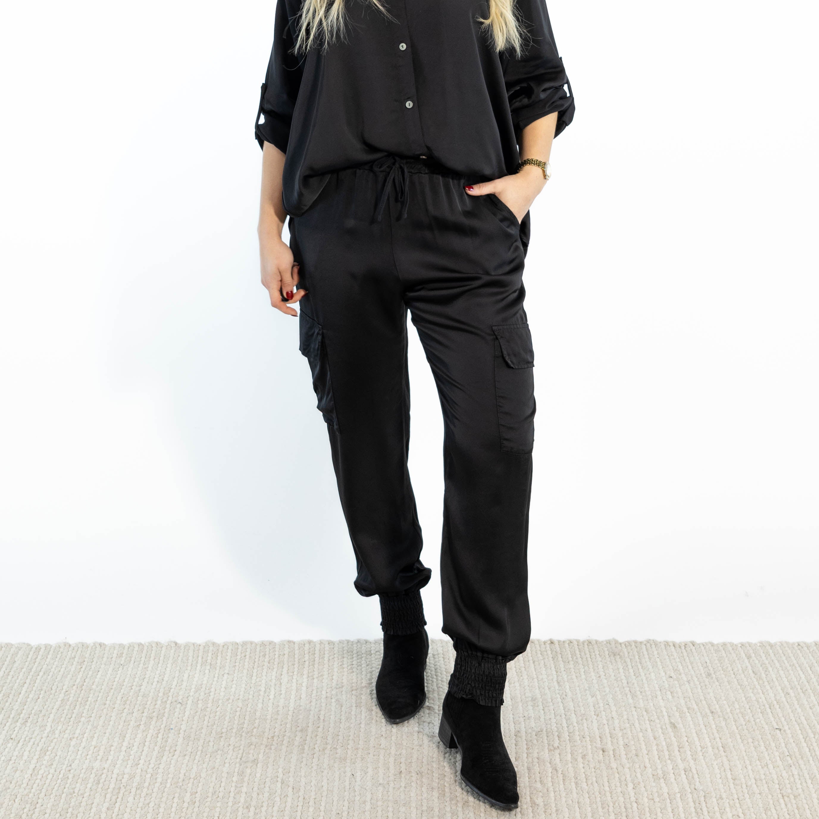 Megan combat bukser, Sort