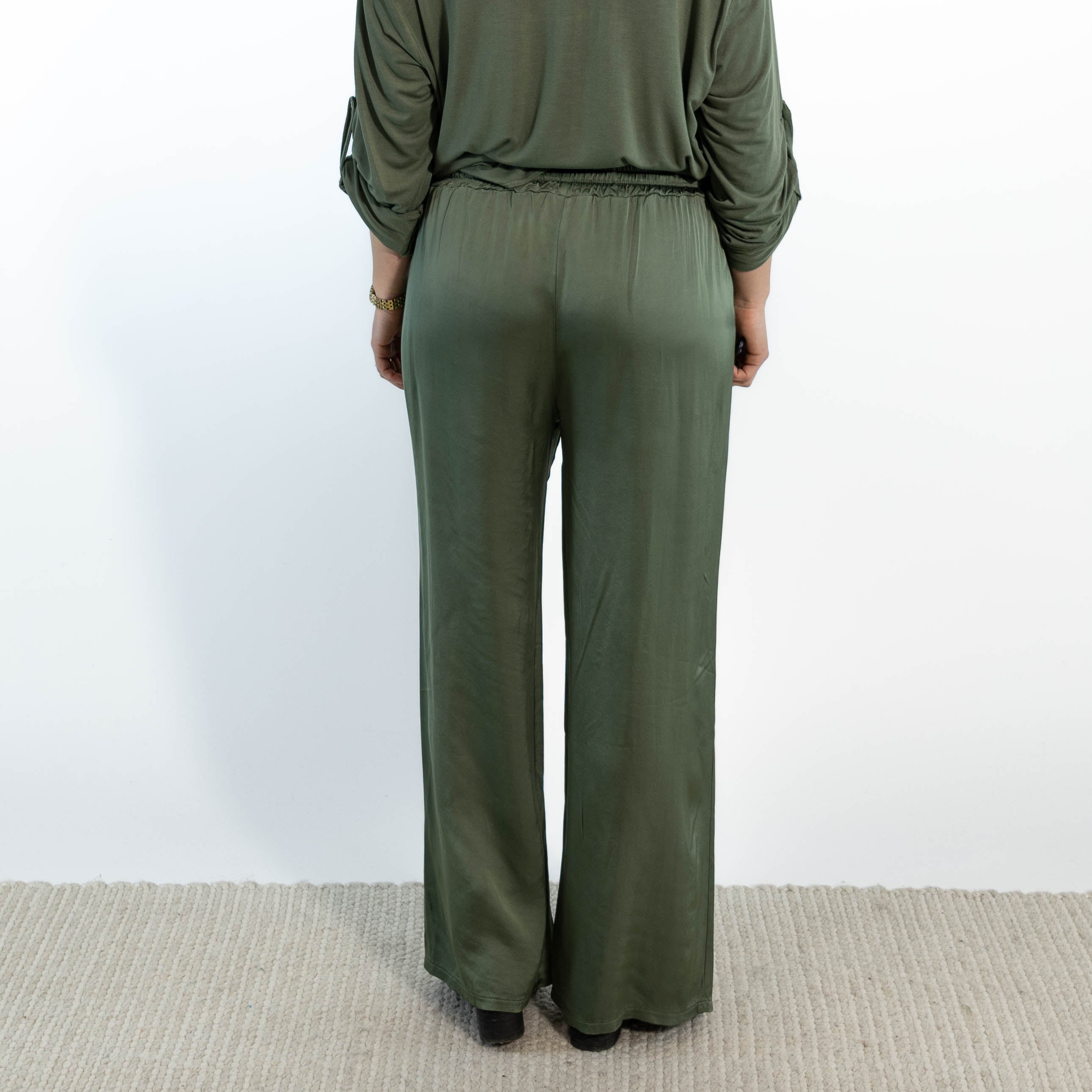 Amanda bredbenet bukser, Khaki