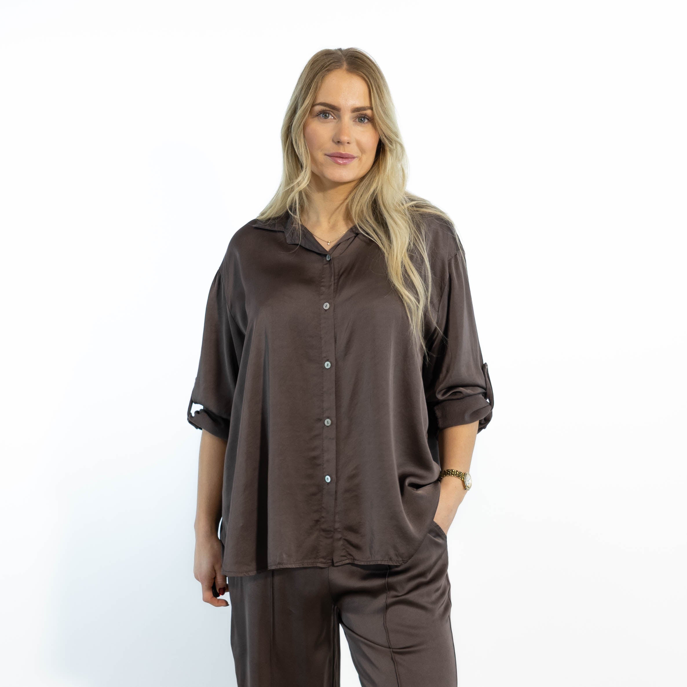 Mabel satin bluse, Choko