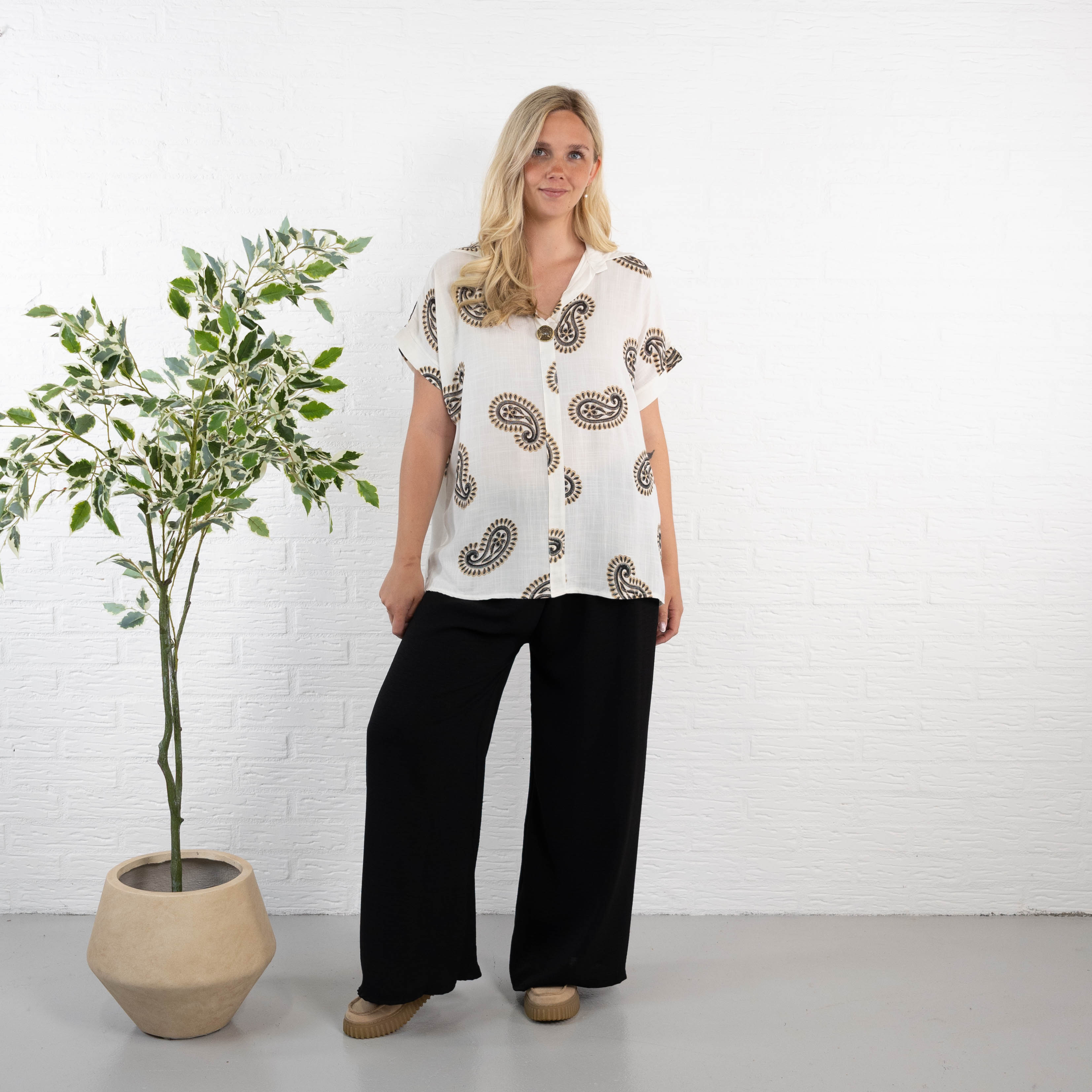 Selene overdel, Sort