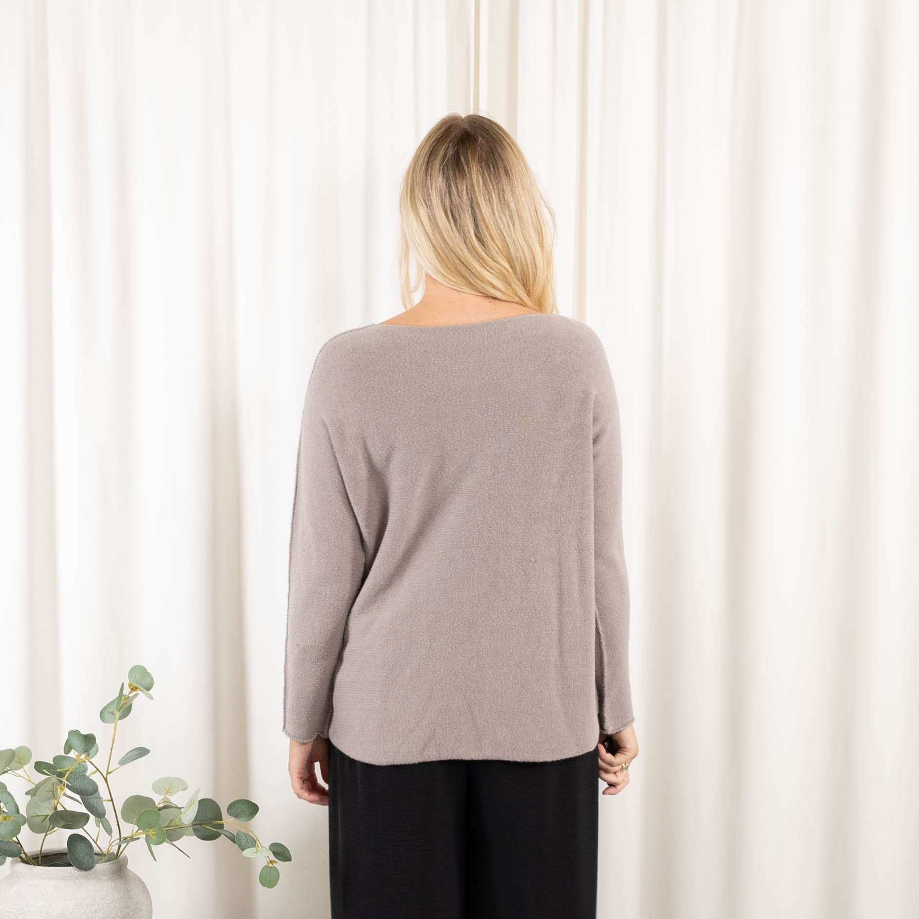 Nia strik, Taupe