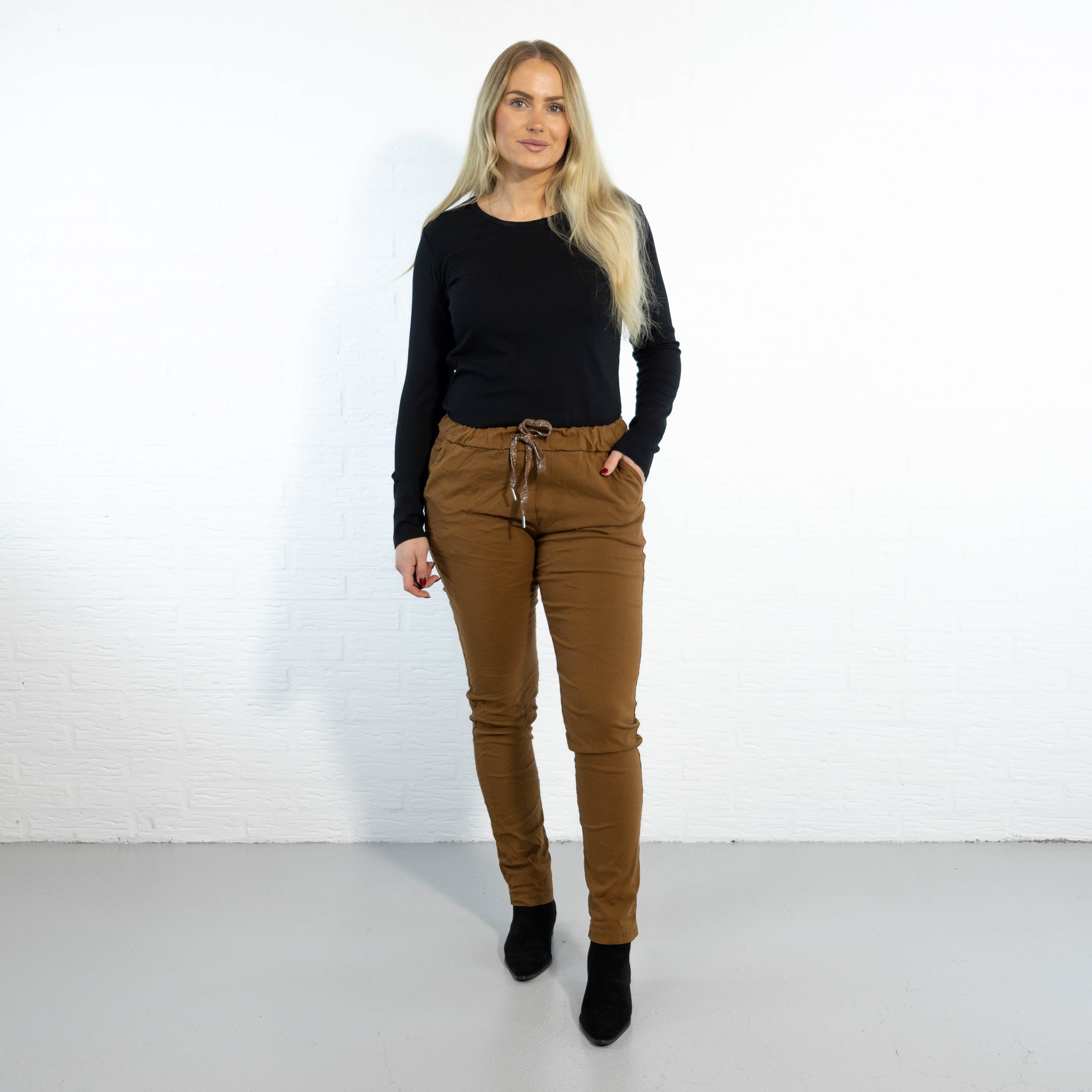 Krista bengaline bukser, Mørk camel