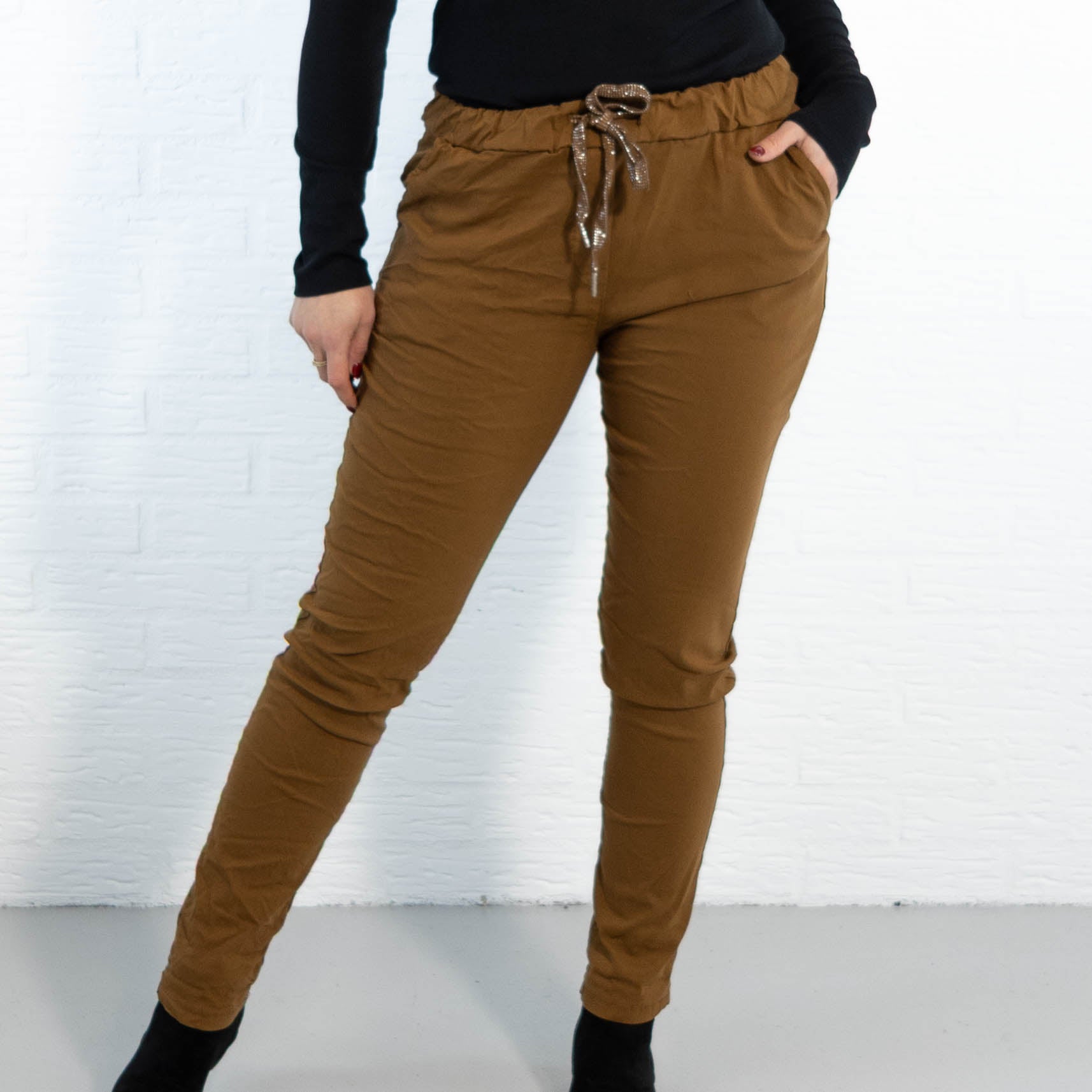 Krista bengaline bukser, Mørk camel