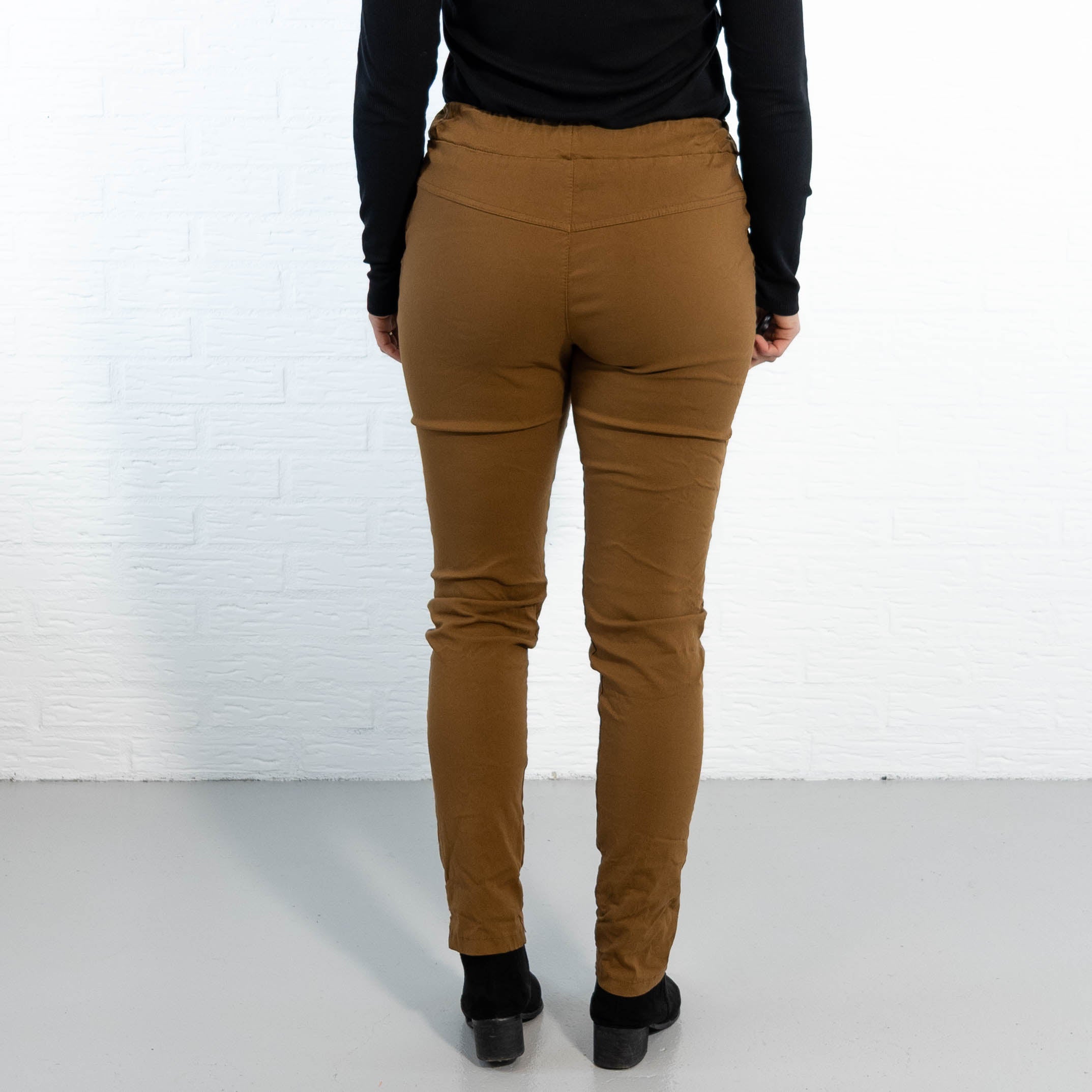 Krista bengaline bukser, Mørk camel