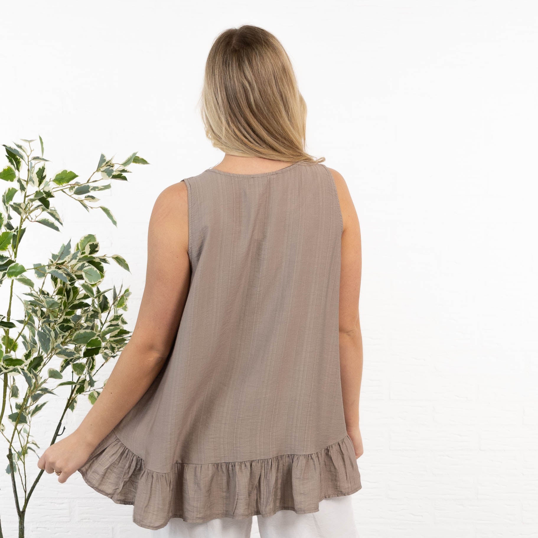 Josephine overdel, Taupe