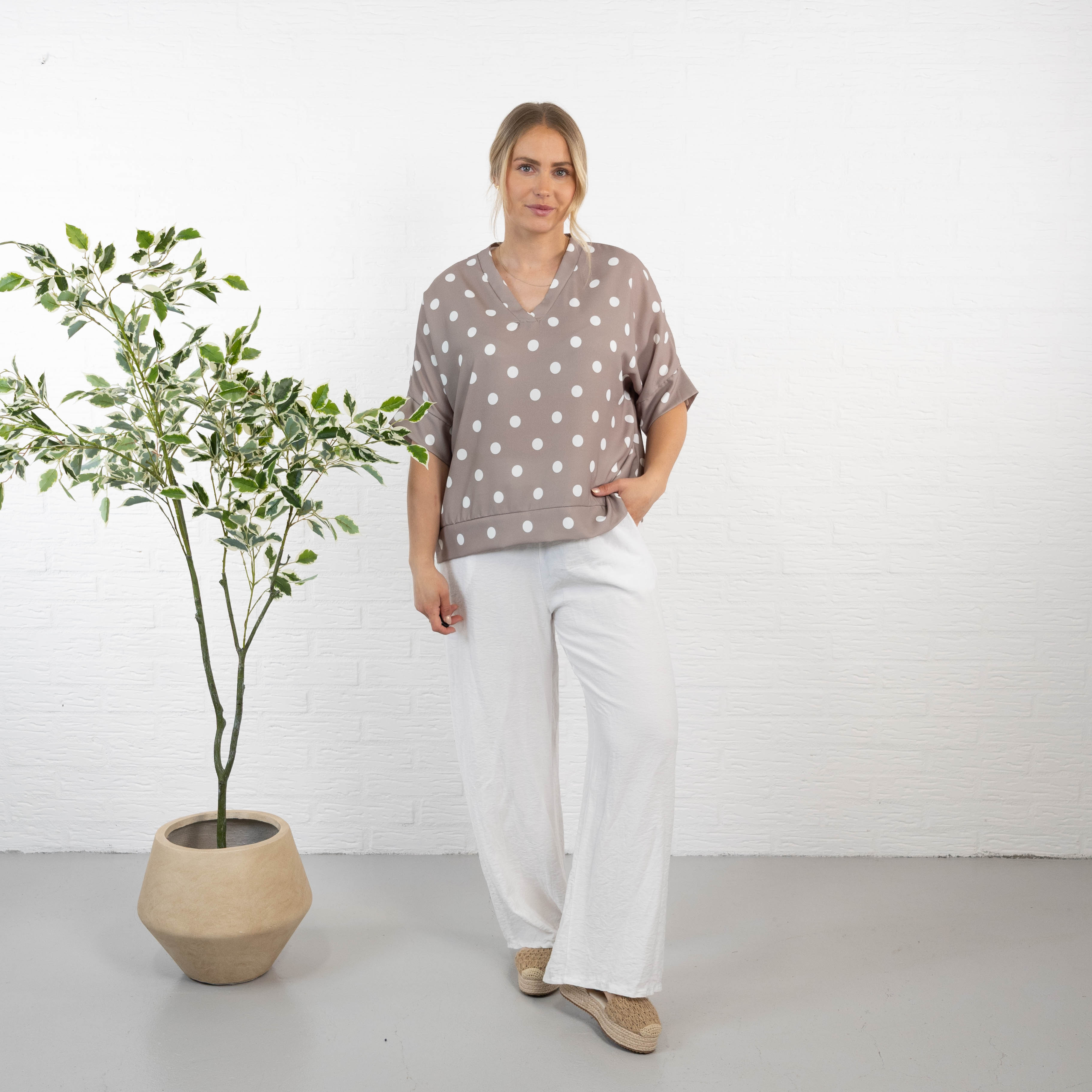 Sheila overdel, Taupe