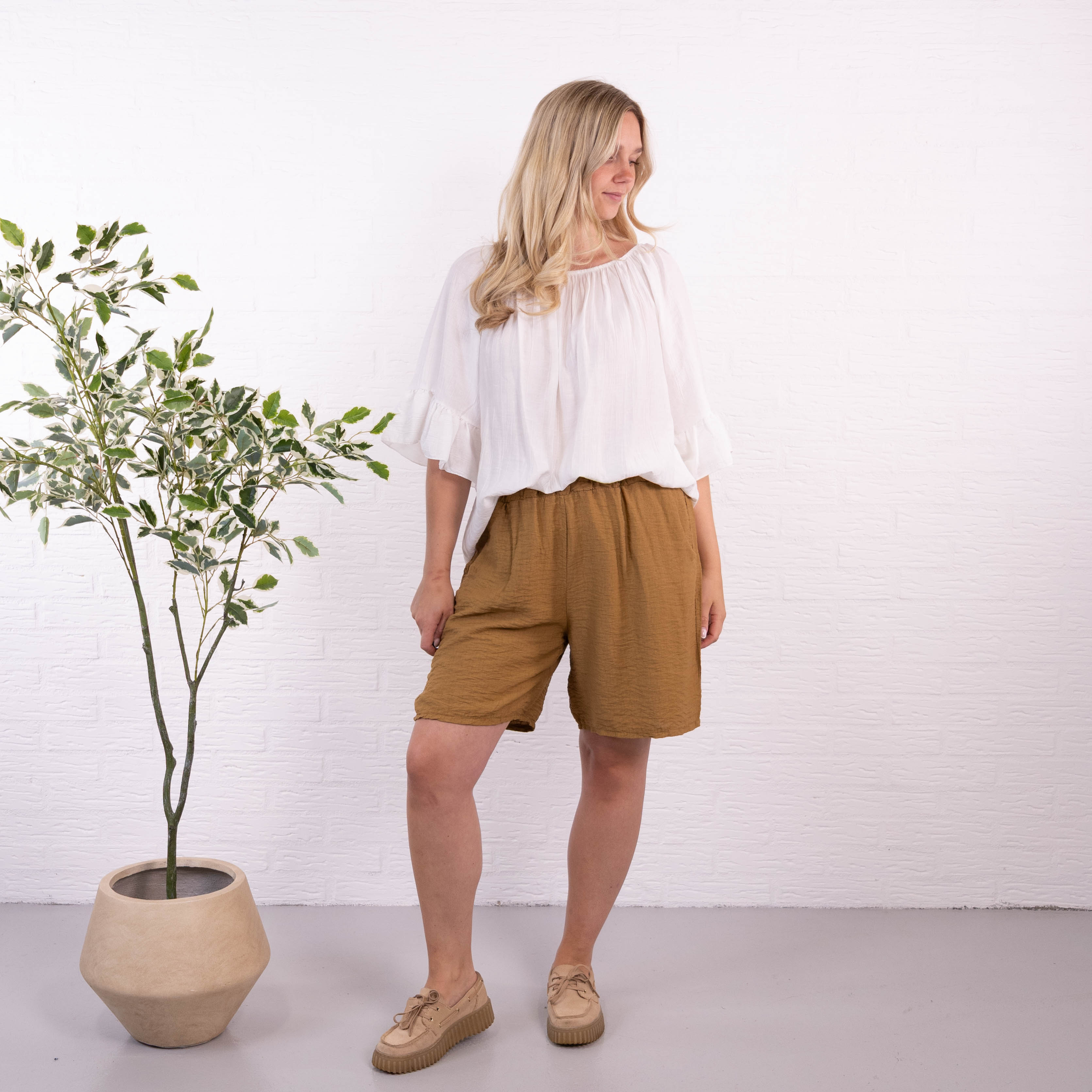 Martha shorts, Camel