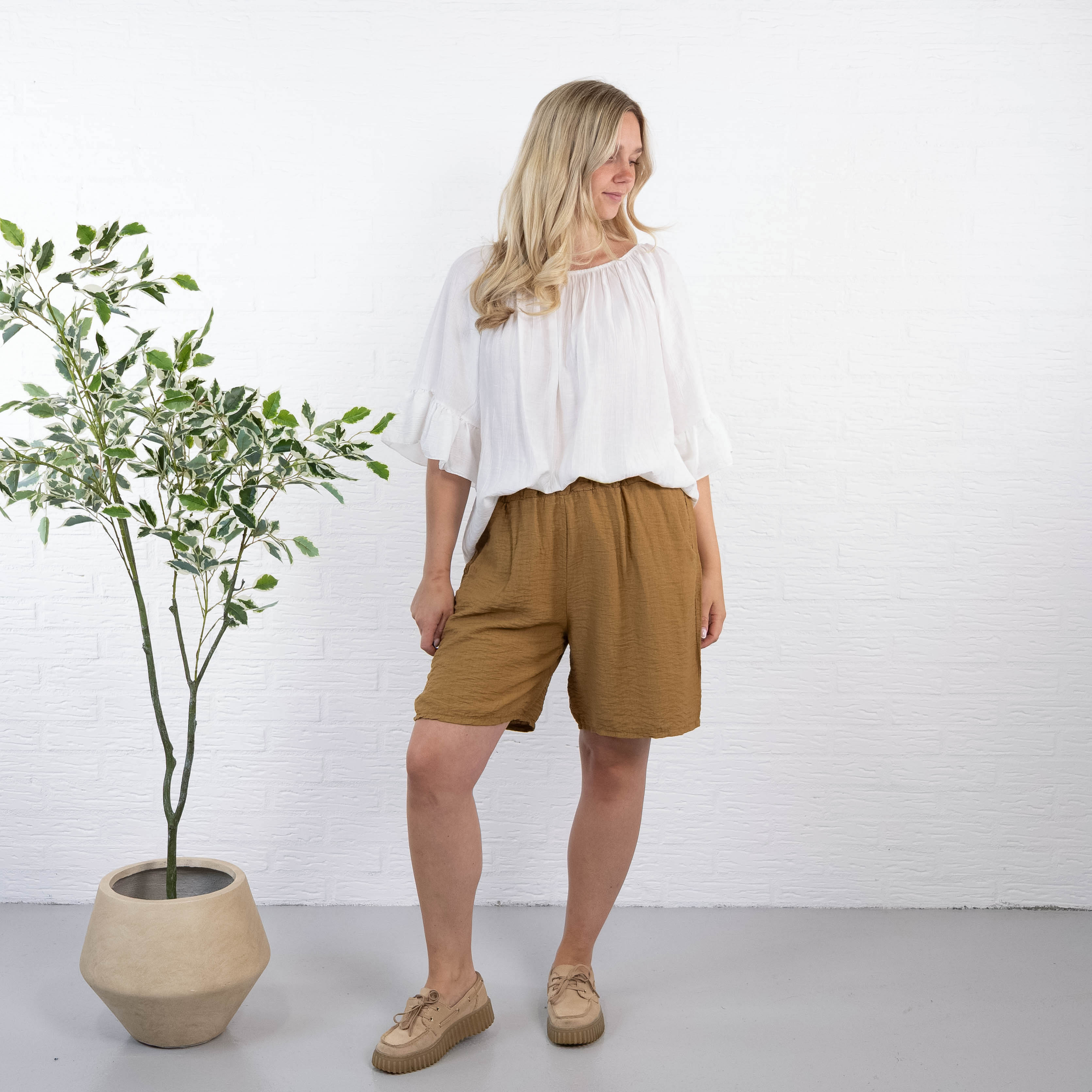 Martha shorts, Camel