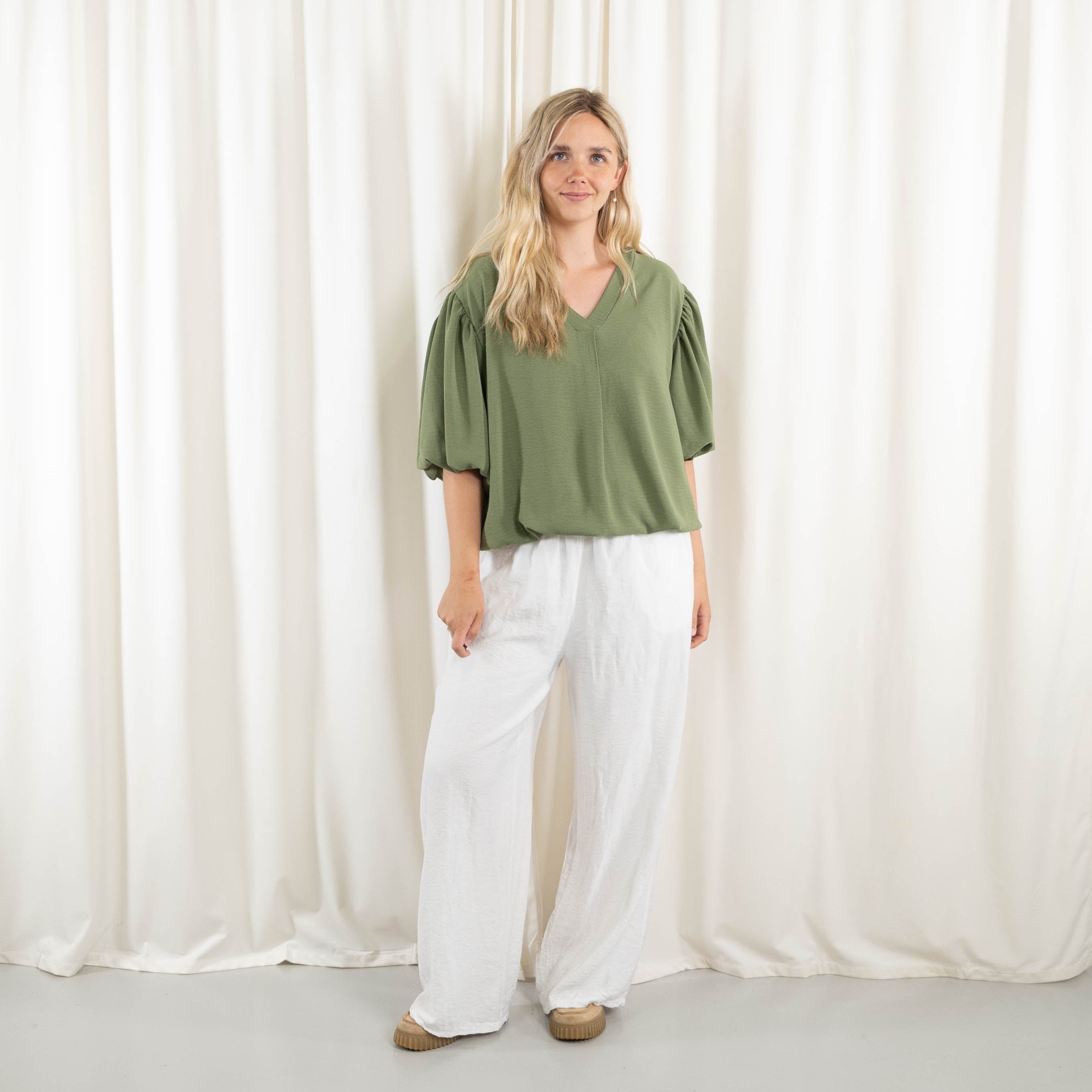 Samantha overdel, Khaki