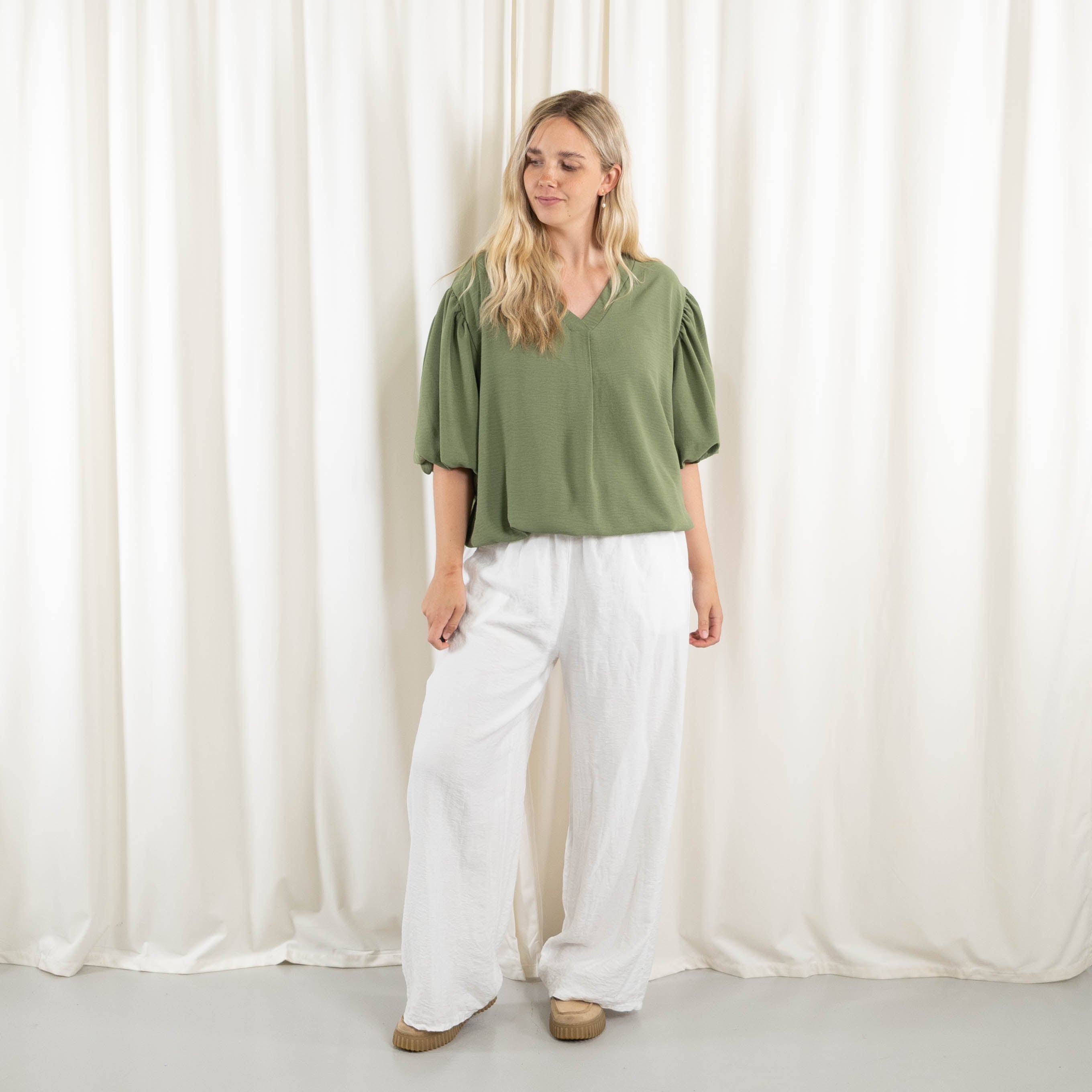 Samantha overdel, Khaki
