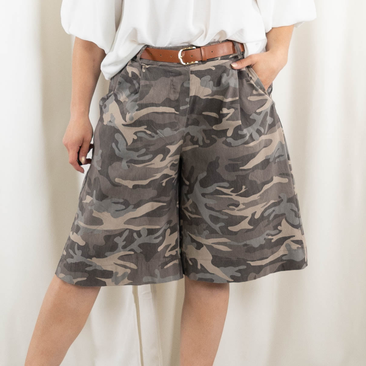 Drama shorts, Taupe