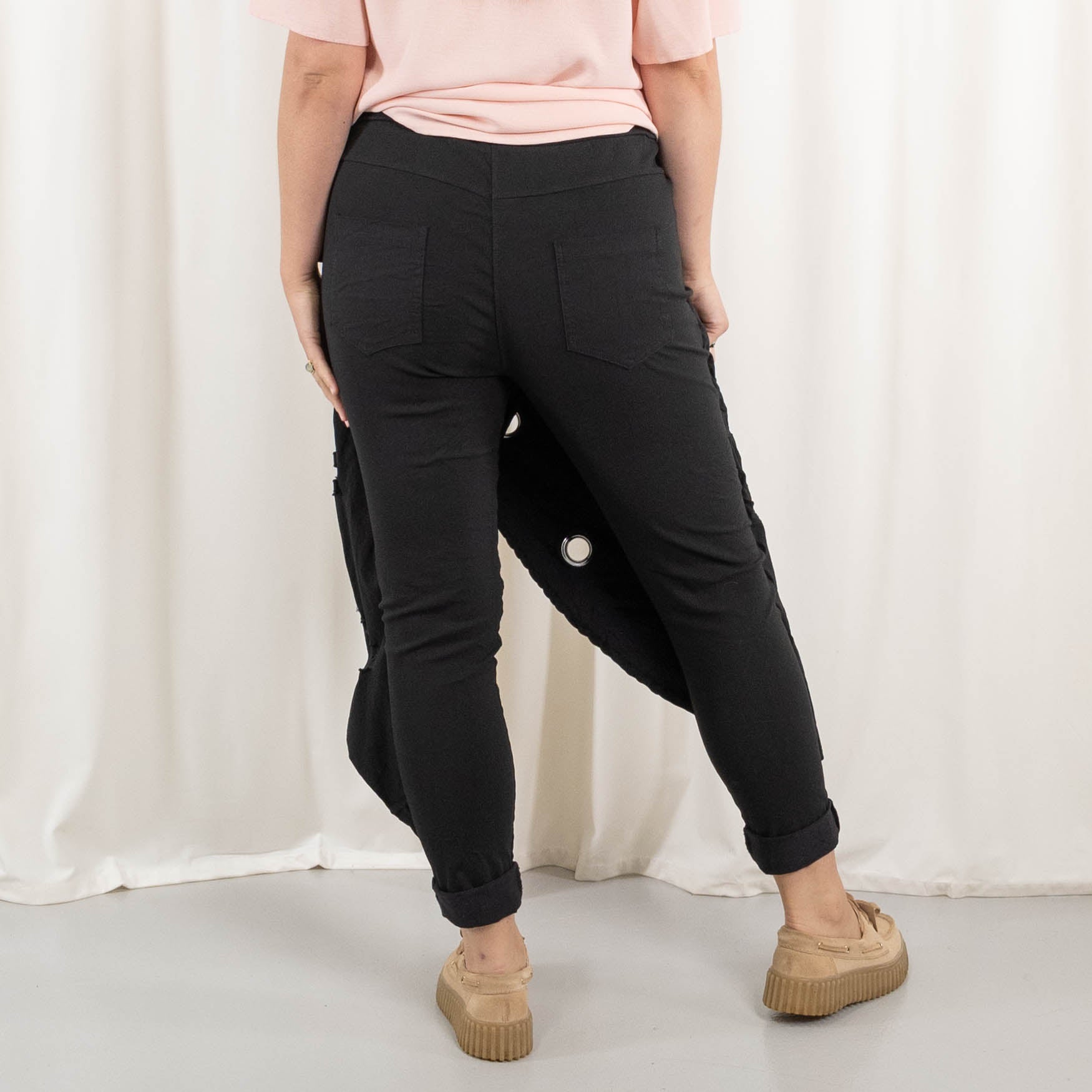 Whitney bukser, Sort