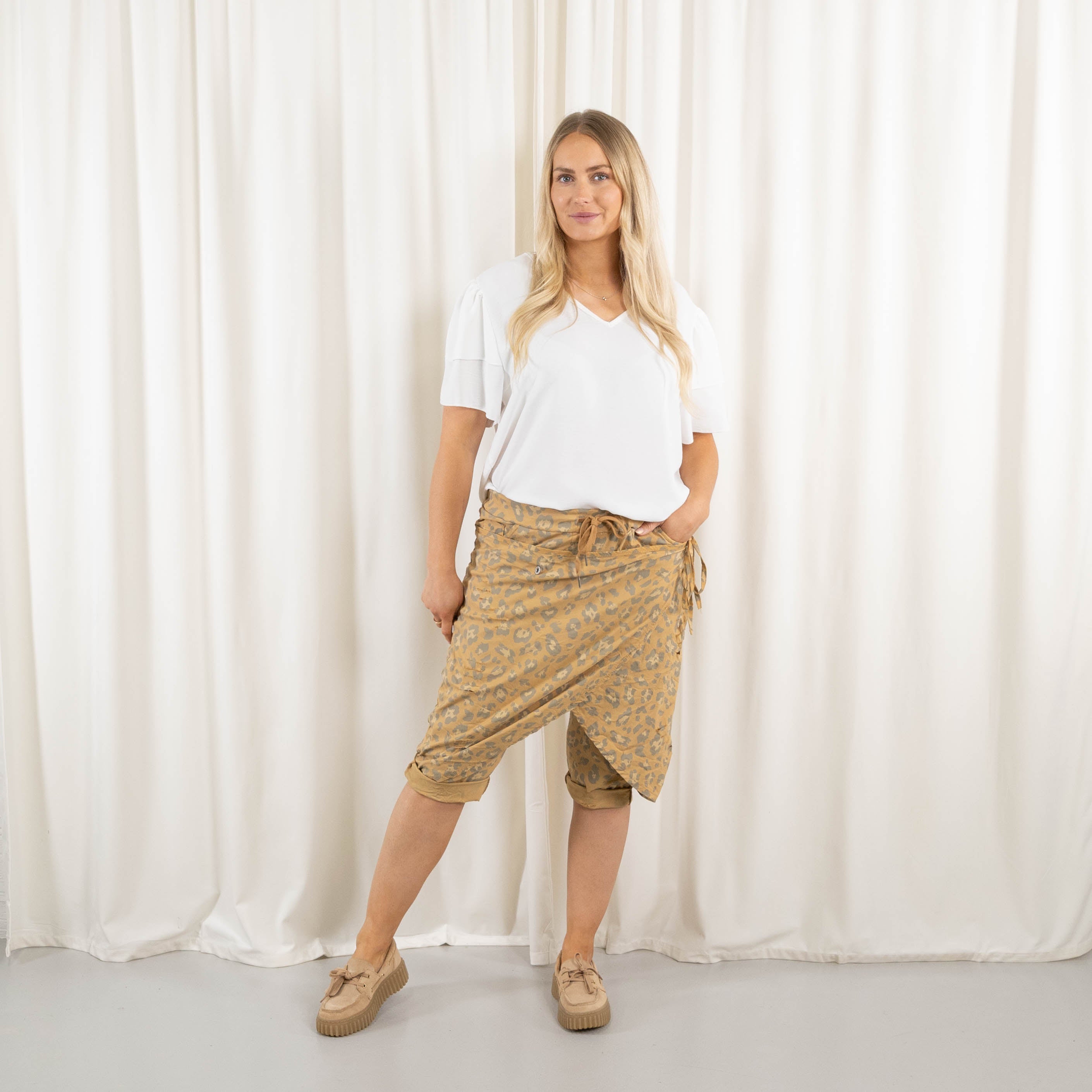 Carolyn shorts, Camel
