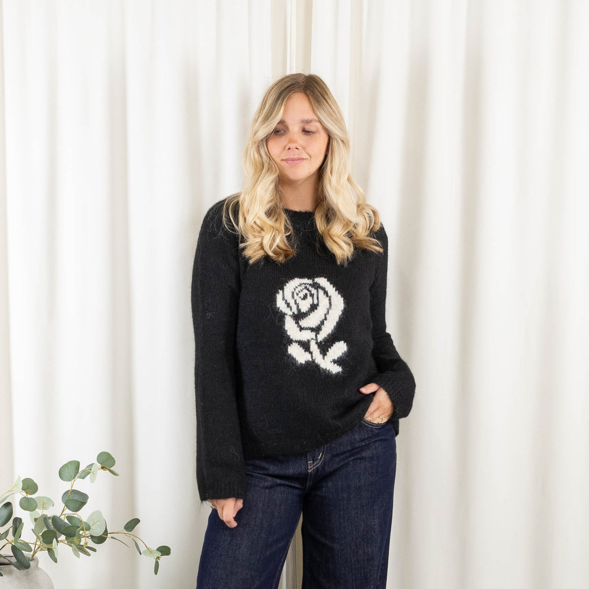 Rose strik, Sort