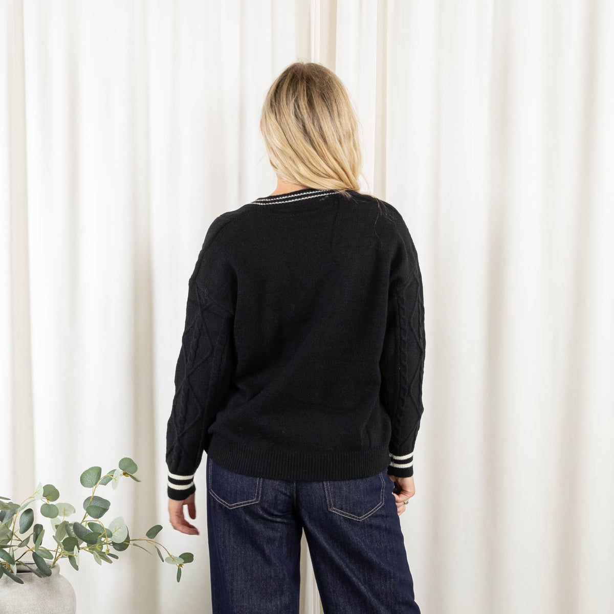 Henny strik, Sort