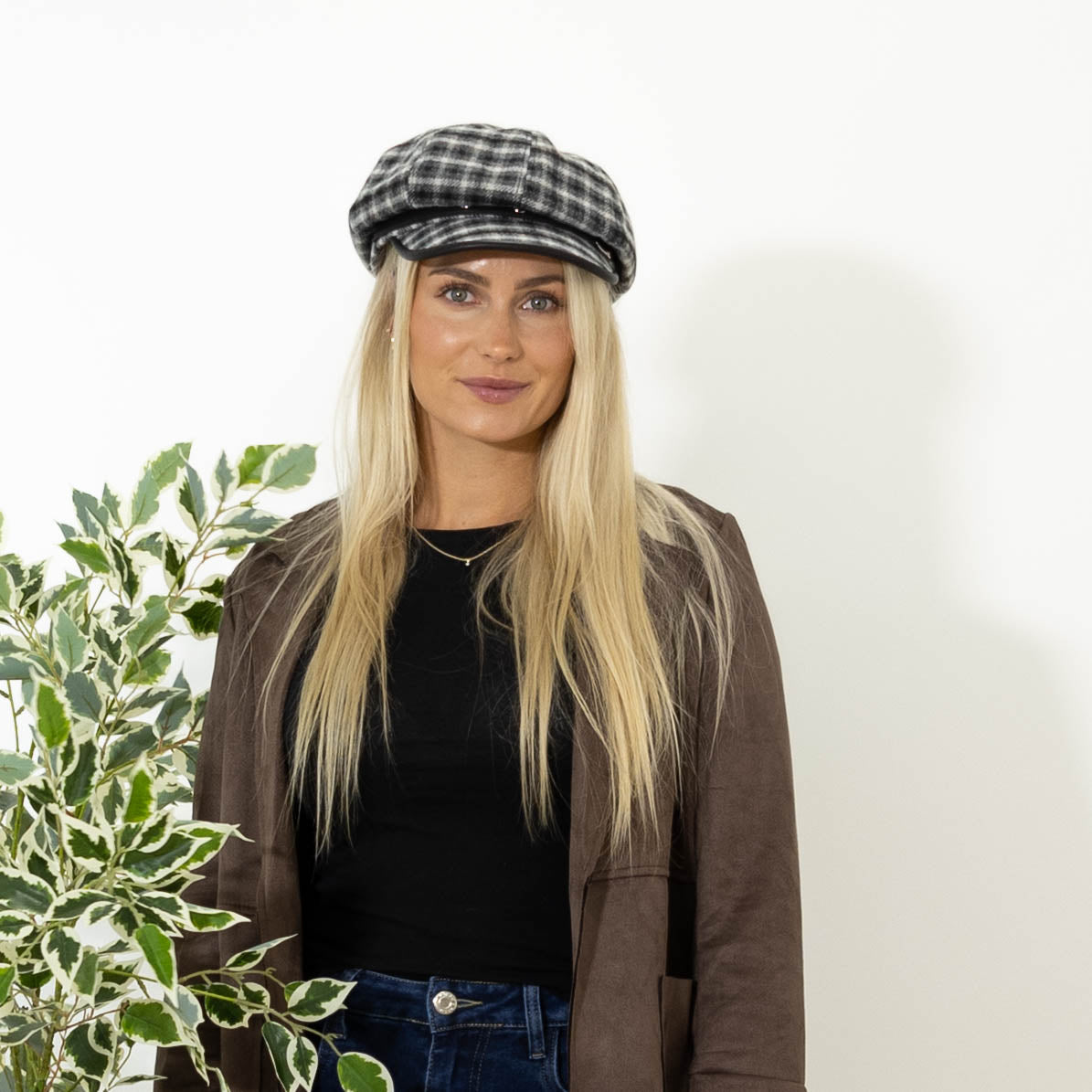 Megan cap, Sort